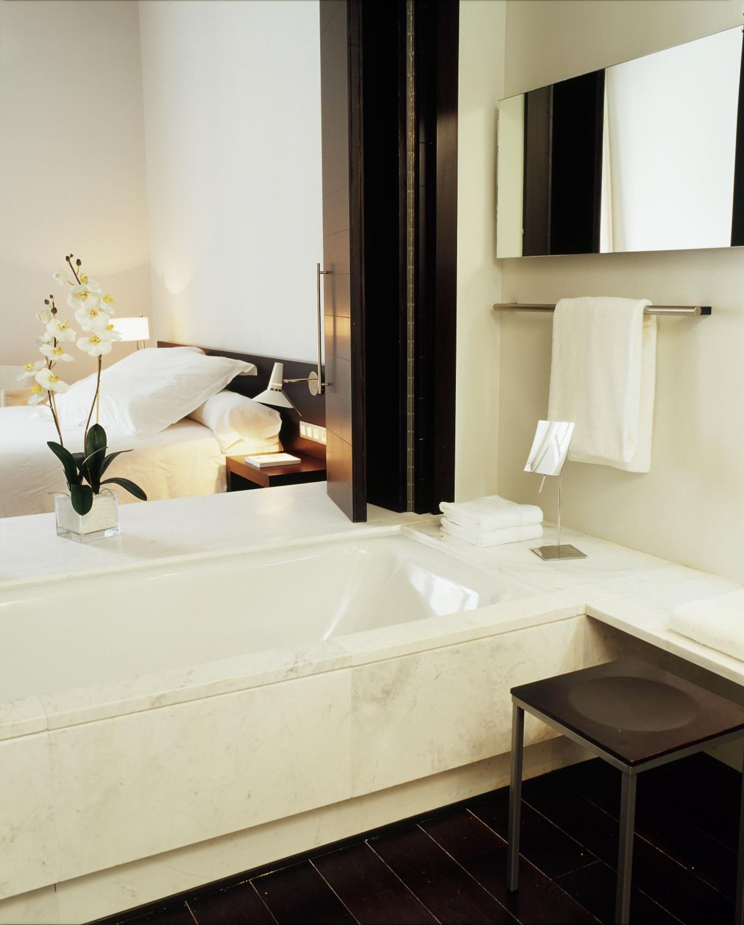 Deluxe Double Room - Photo 9