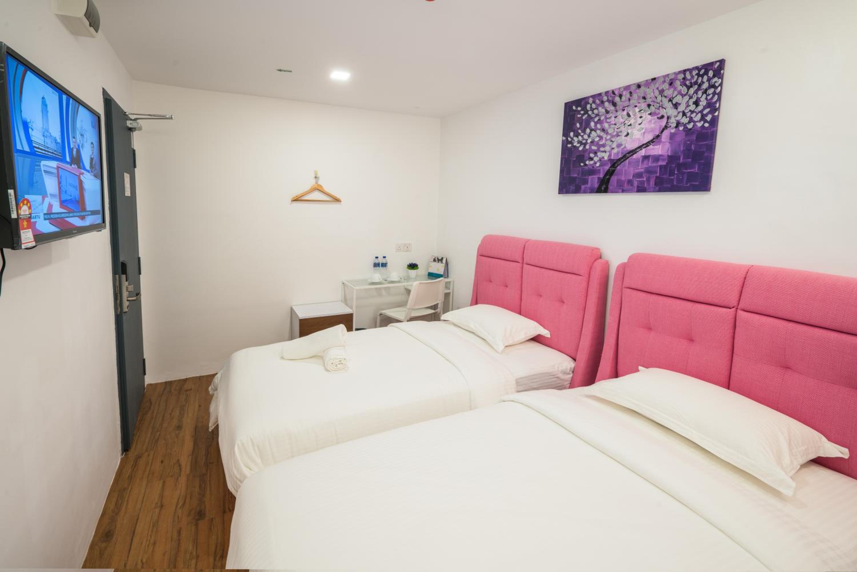 Twin Room with Private Bathroom photo 1