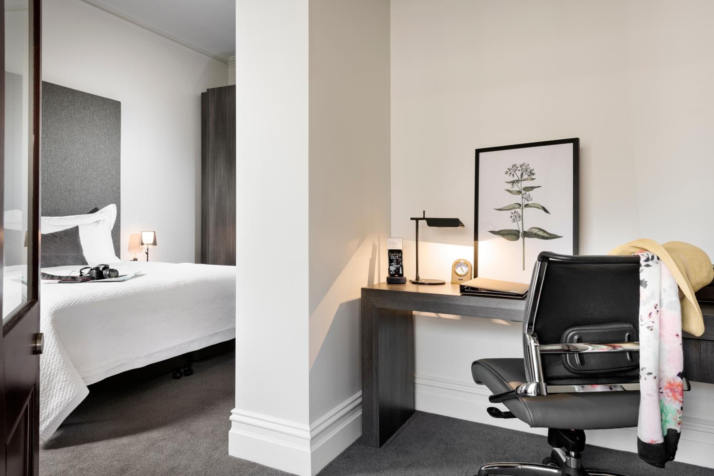 Heritage King Room with Veranda thumbnail 6