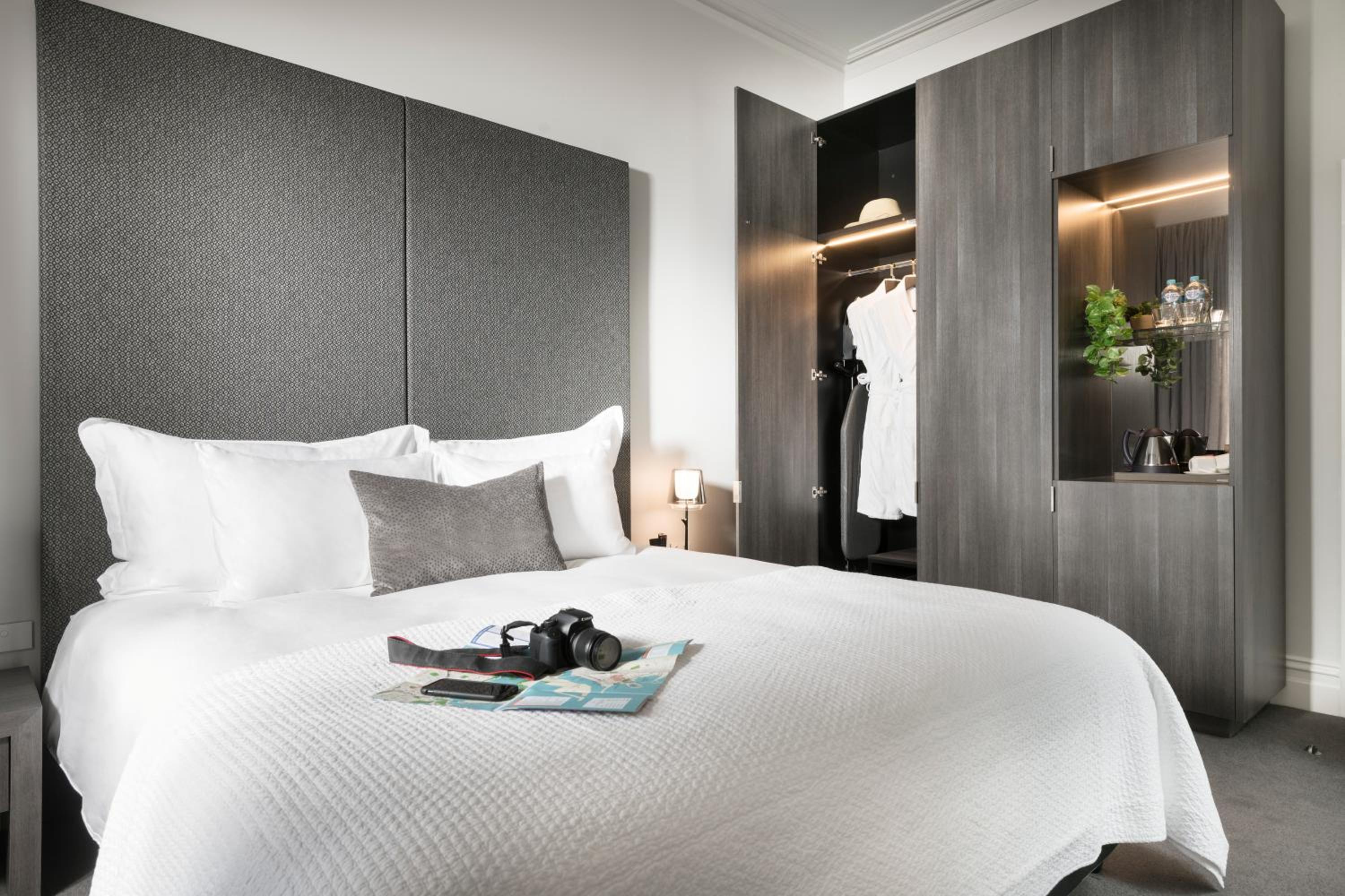 Heritage King Room