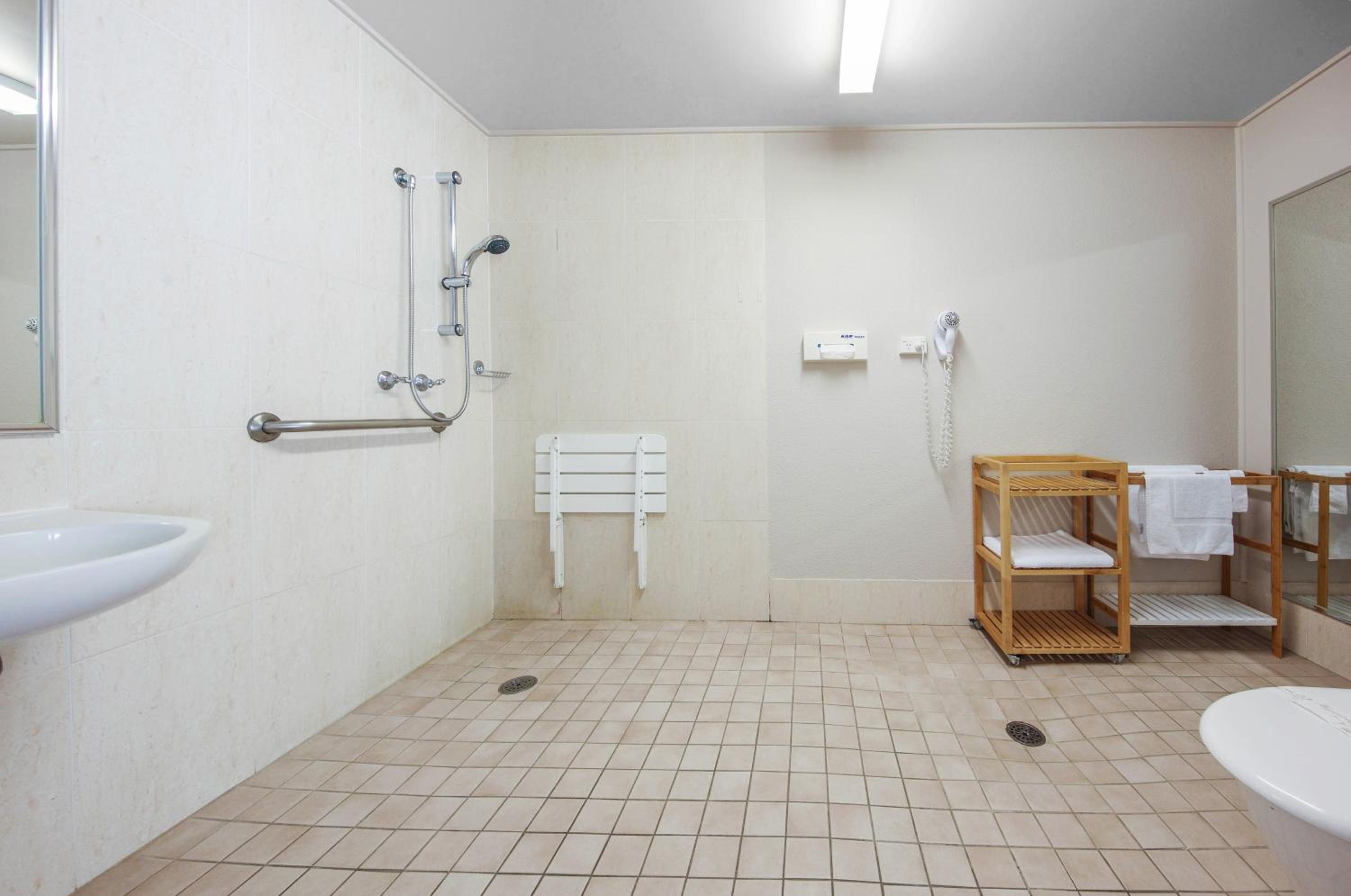 Two Bedroom Apartment - Disability Access photo 2