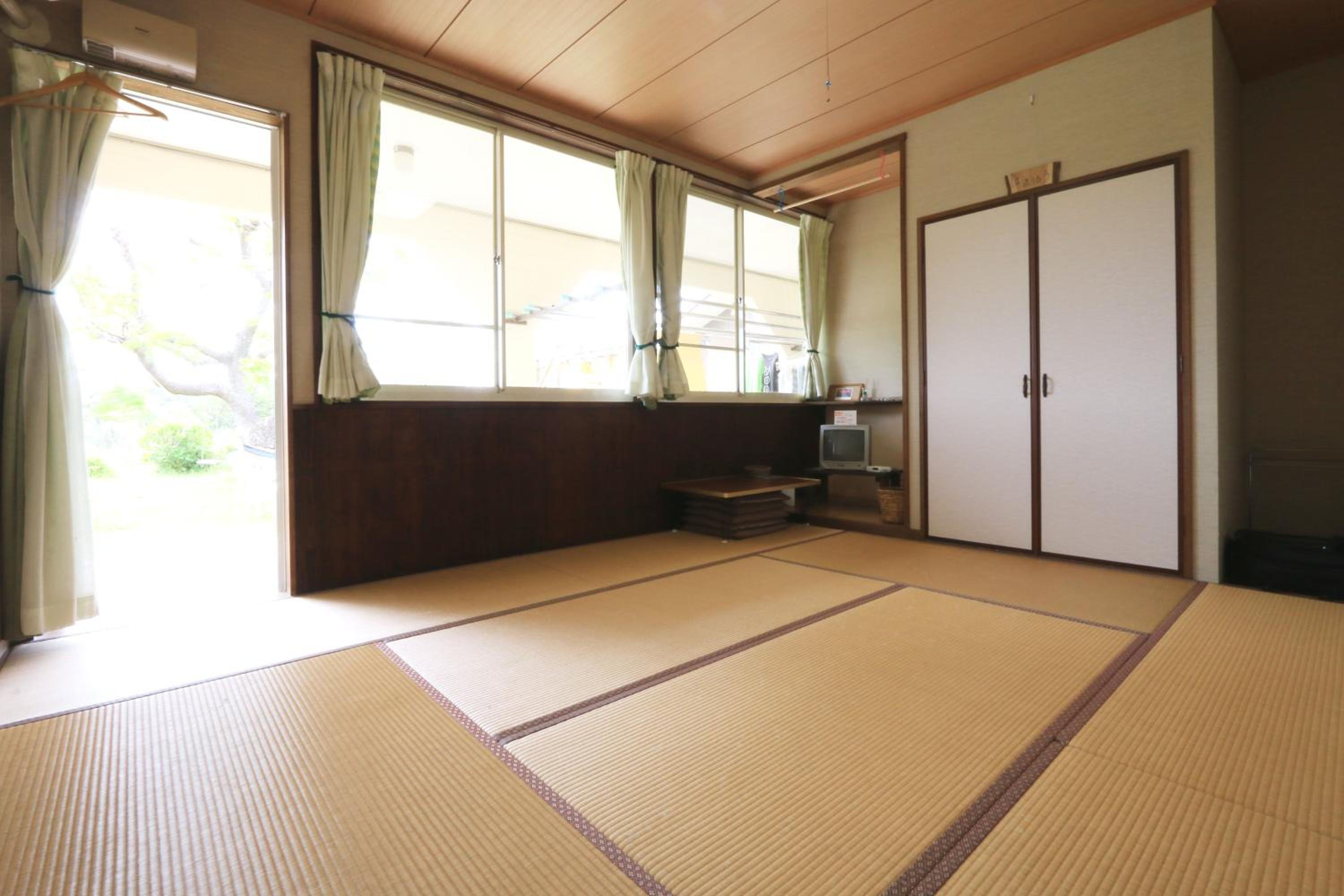Superior Japanese-Style Room