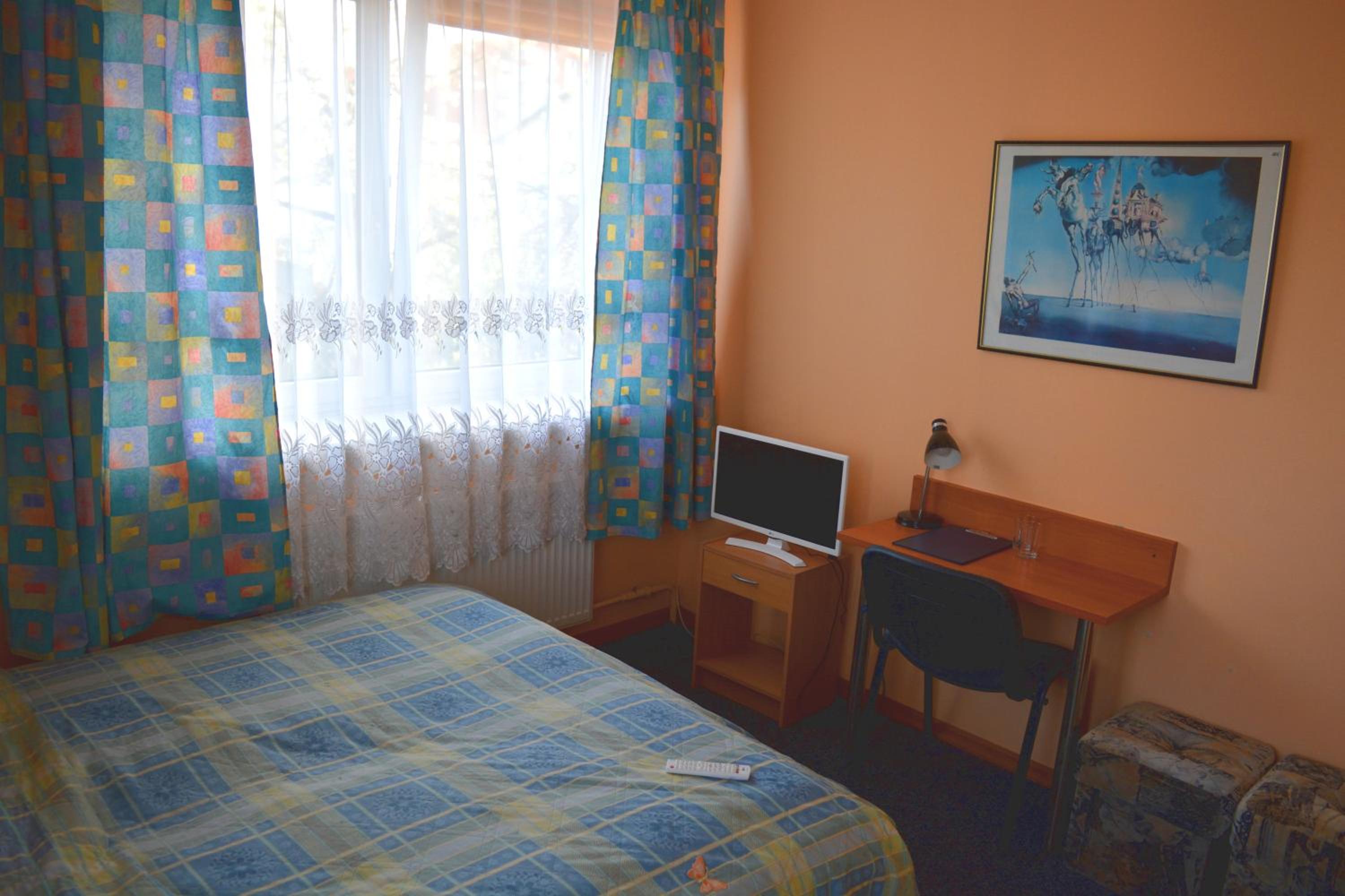 Double or Twin Room - Photo 13
