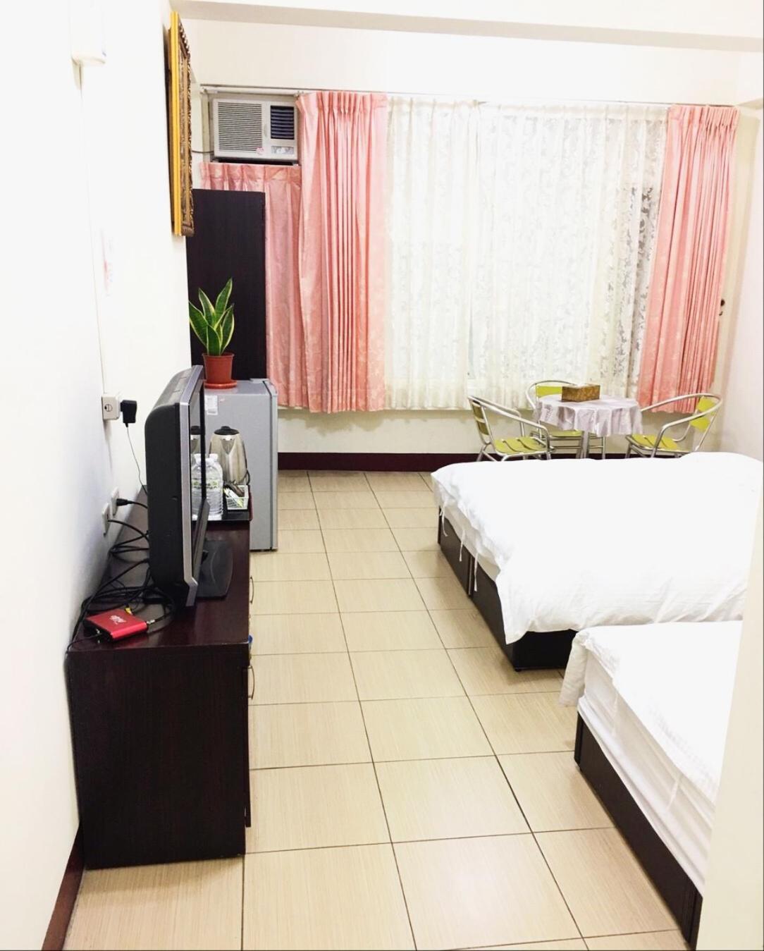 Standard Queen Room with Two Queen Beds photo 2
