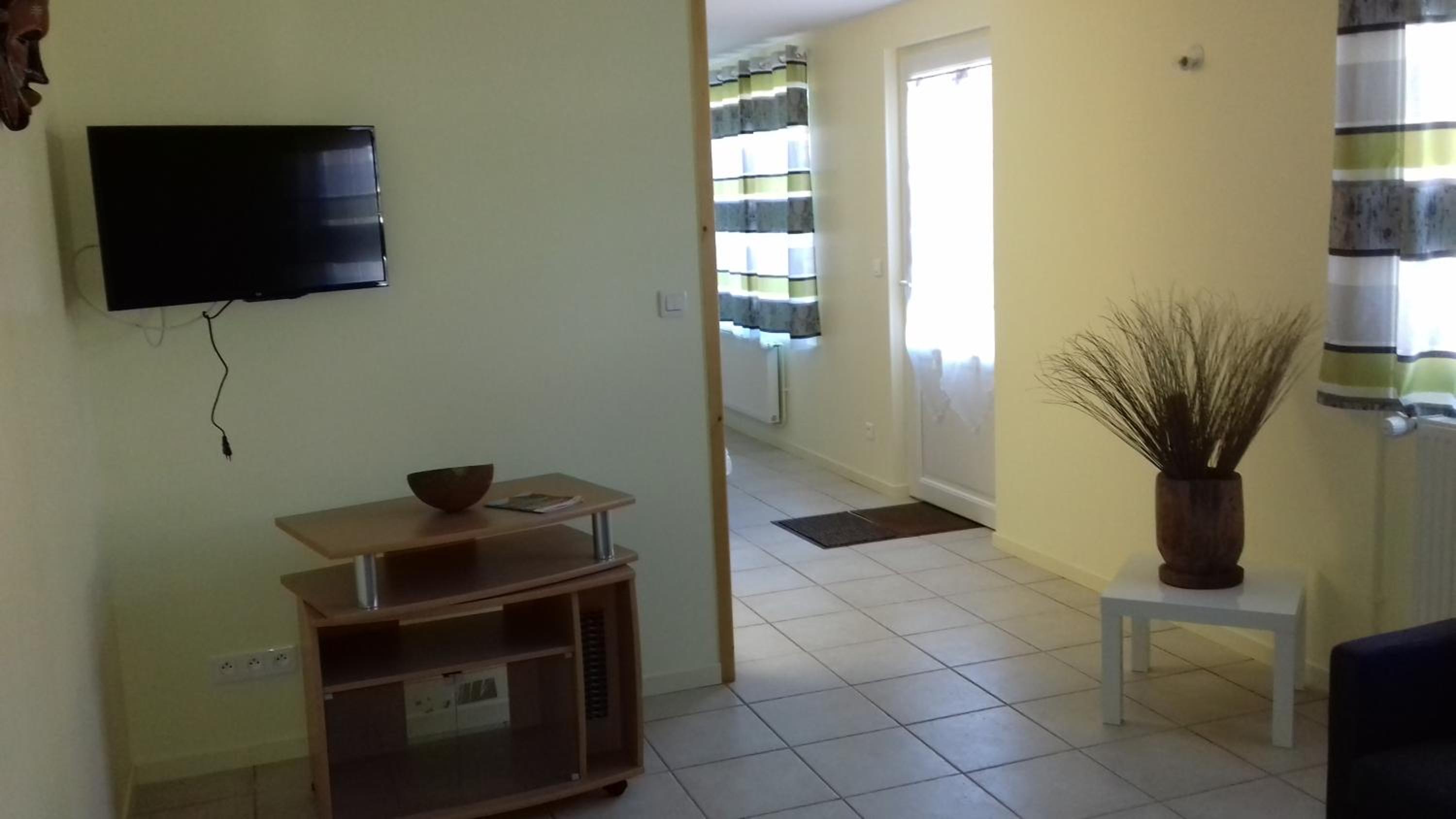 Two-Bedroom House - Photo 8