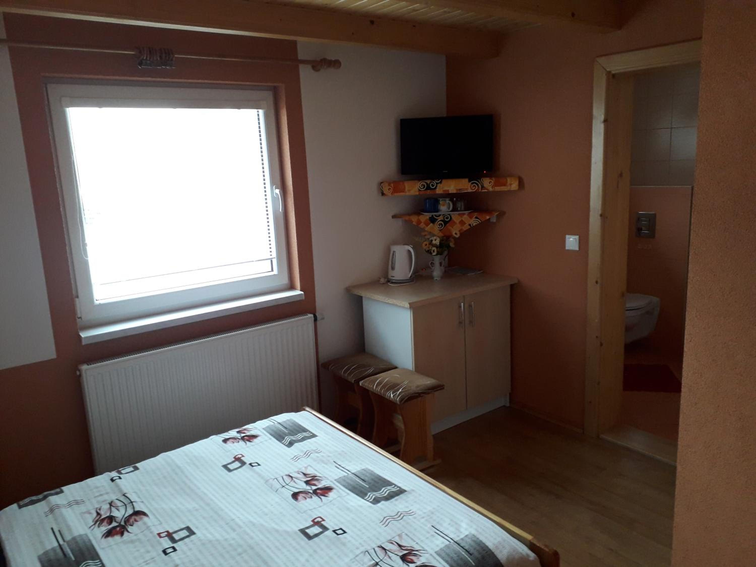 Double Room with Private Bathroom photo 2