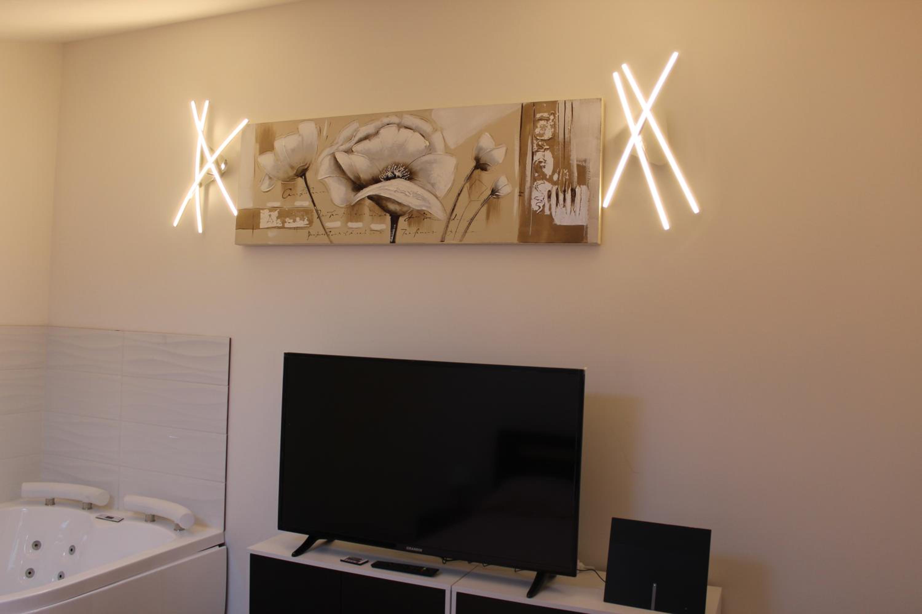 One-Bedroom Apartment - Photo 8