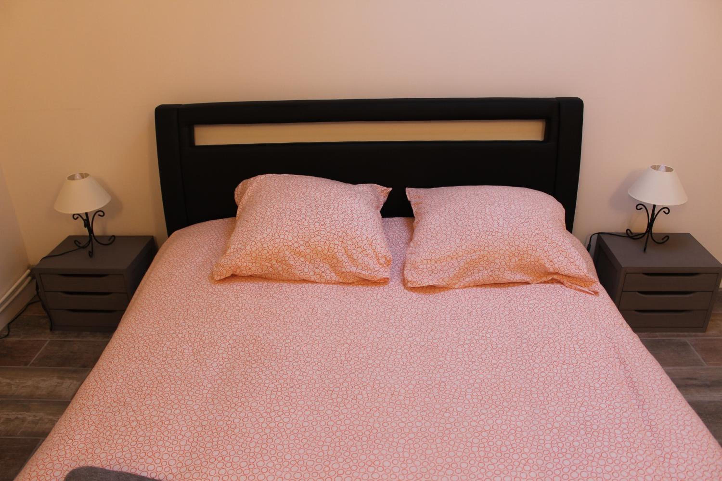 One-Bedroom Apartment - Photo 6