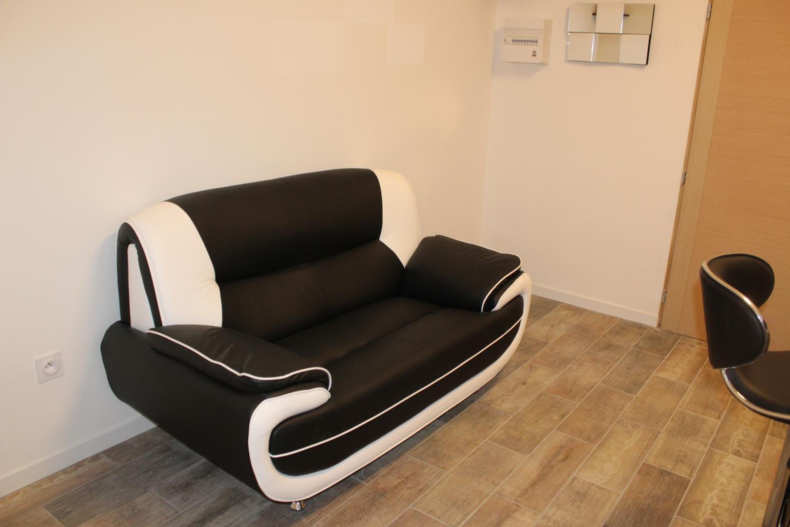 One-Bedroom Apartment - Photo 4