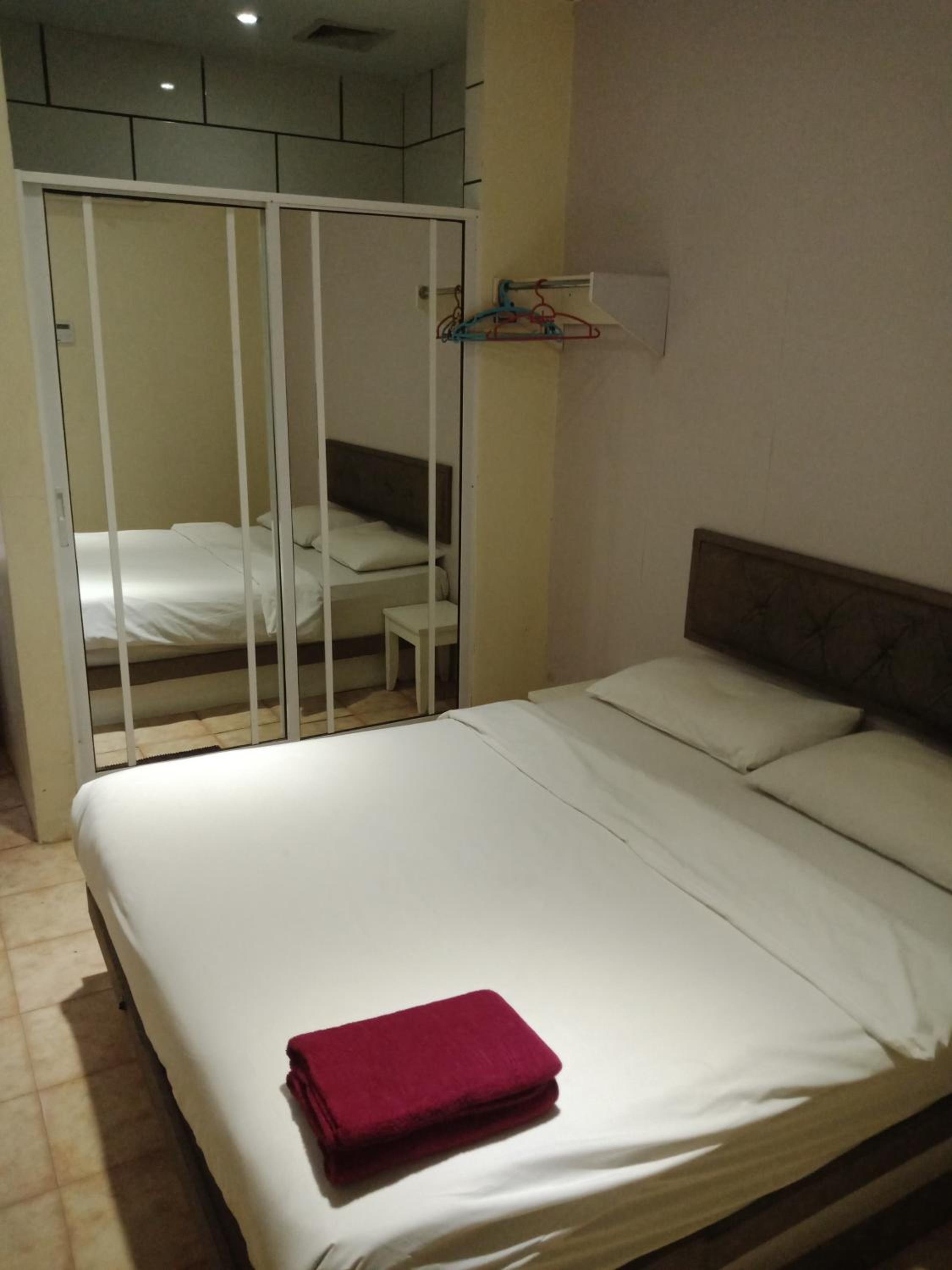 Standard Queen Room