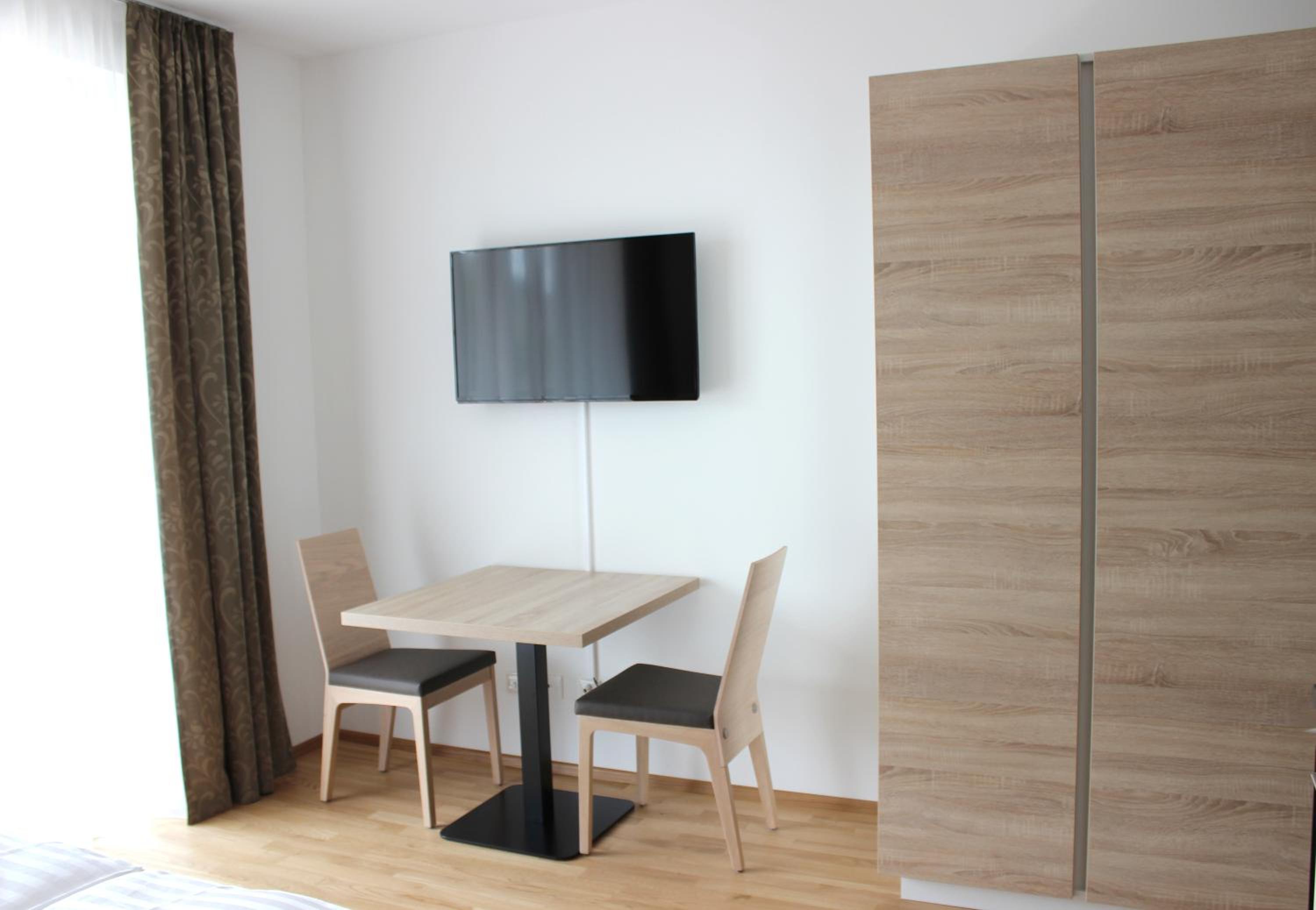 Studio Apartment with Terrace photo 3
