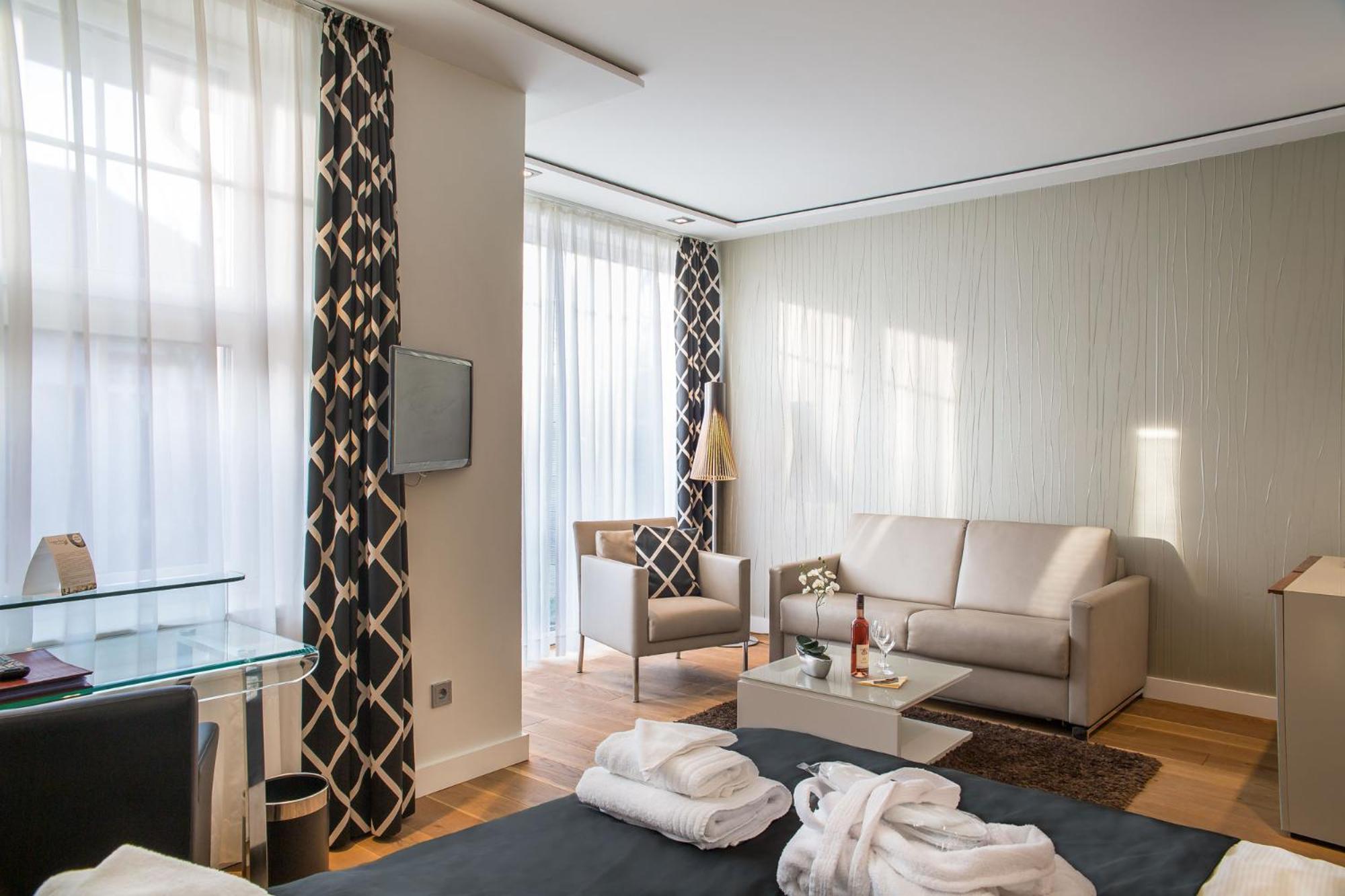 Premium Double Room with Balcony photo 1