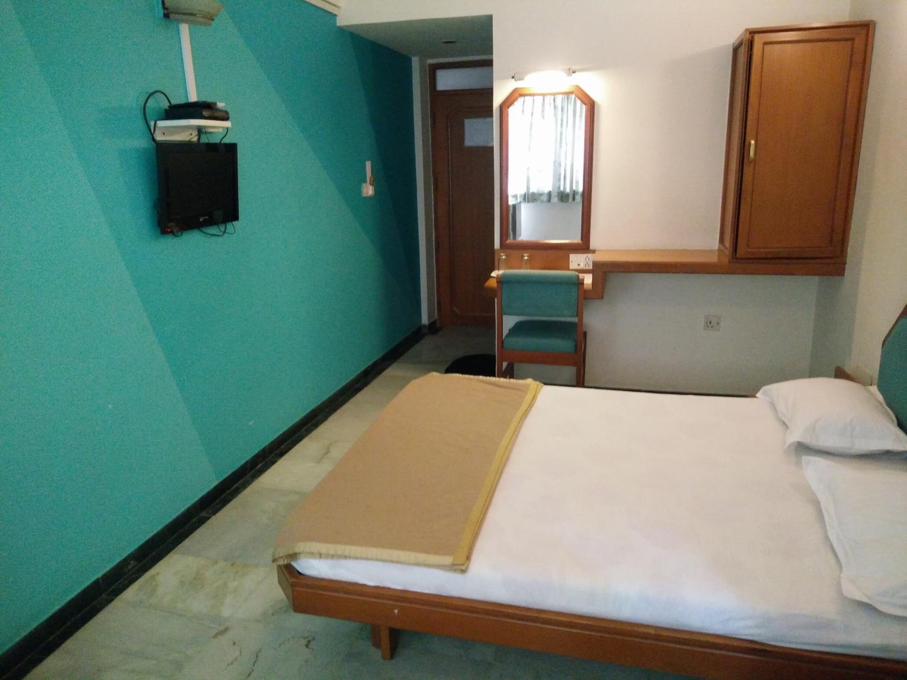 Deluxe Room - Photo 10