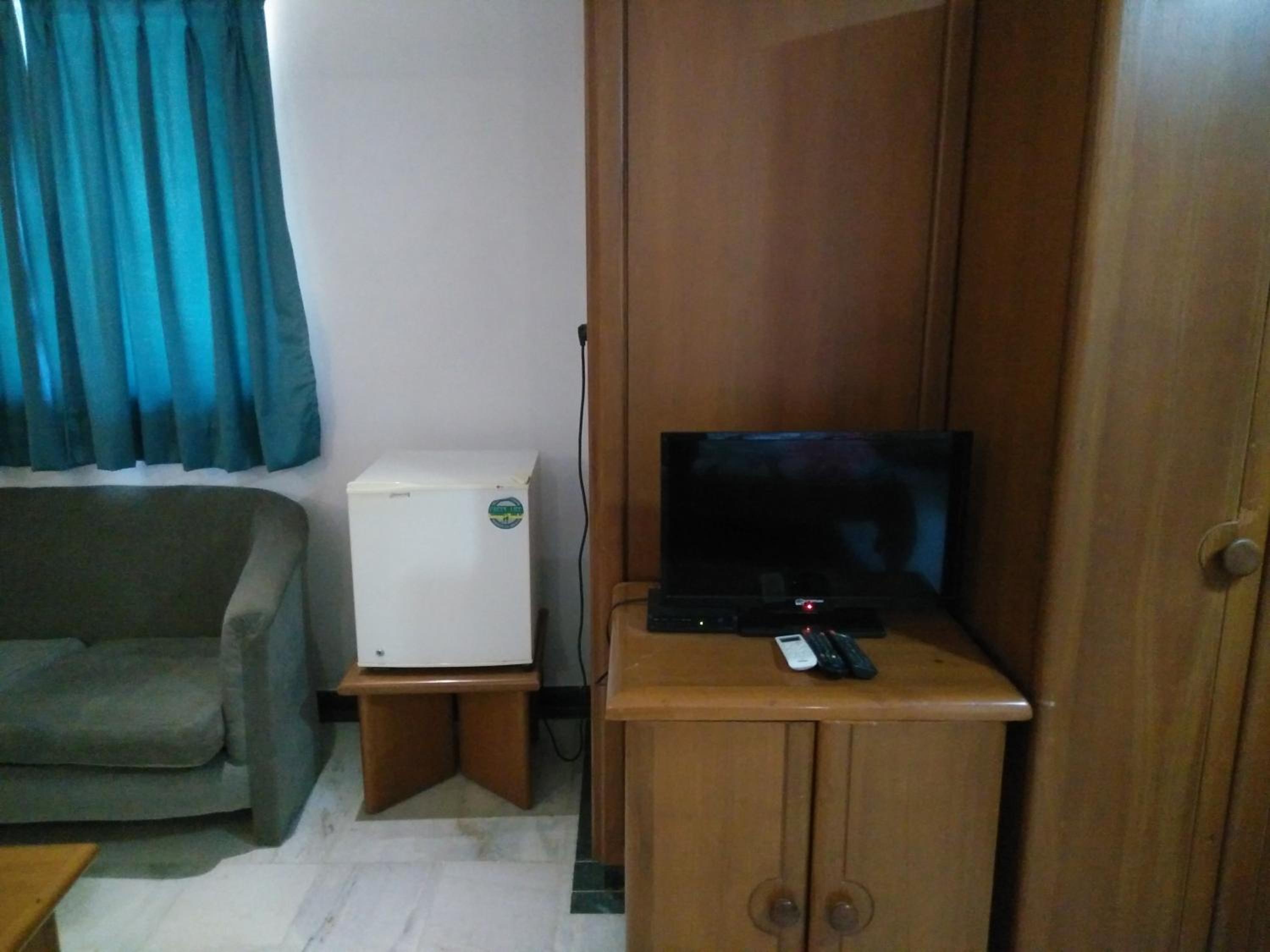 Suite - Photo 13
