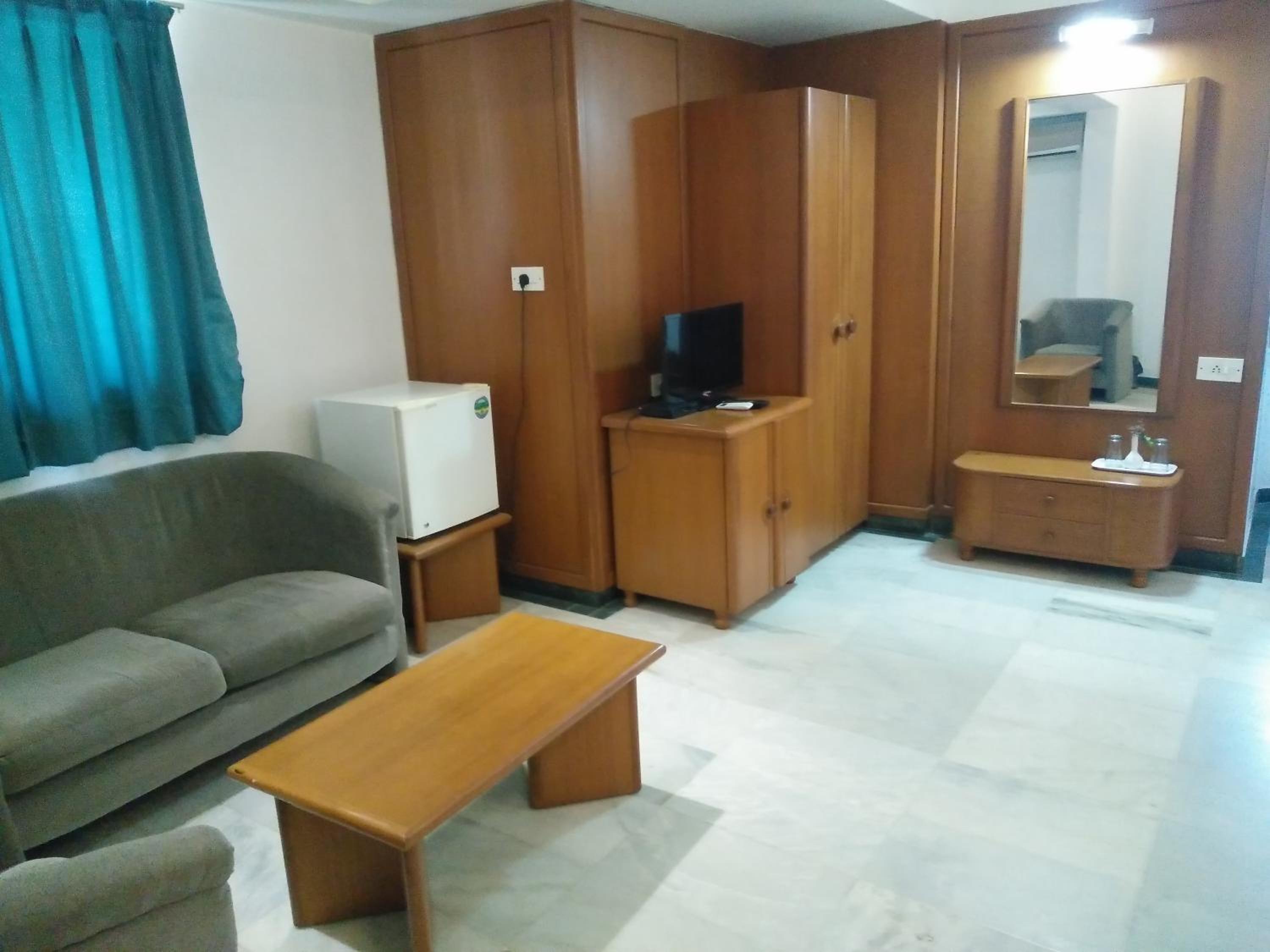 Suite - Photo 7