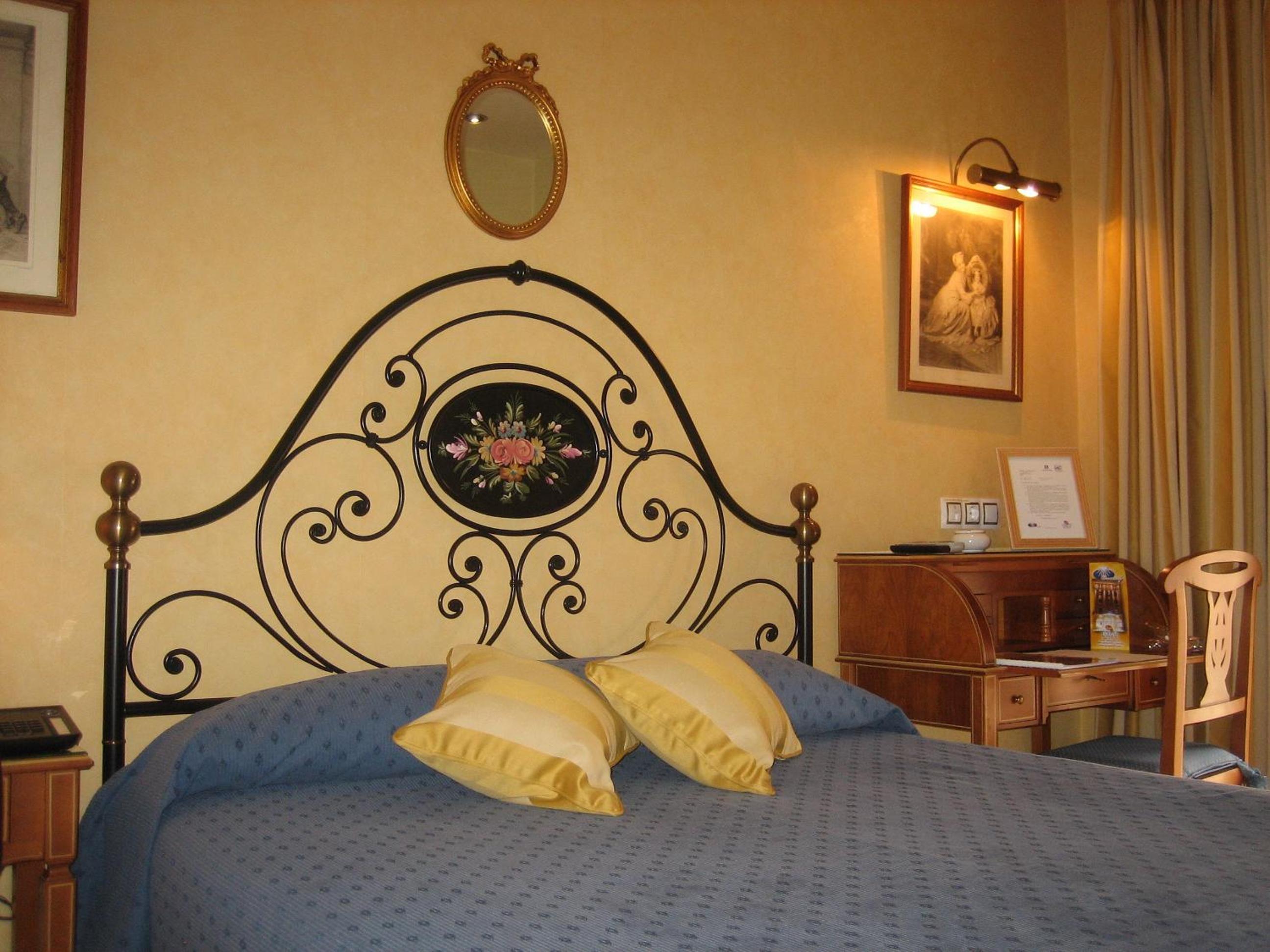 Double Queen Room