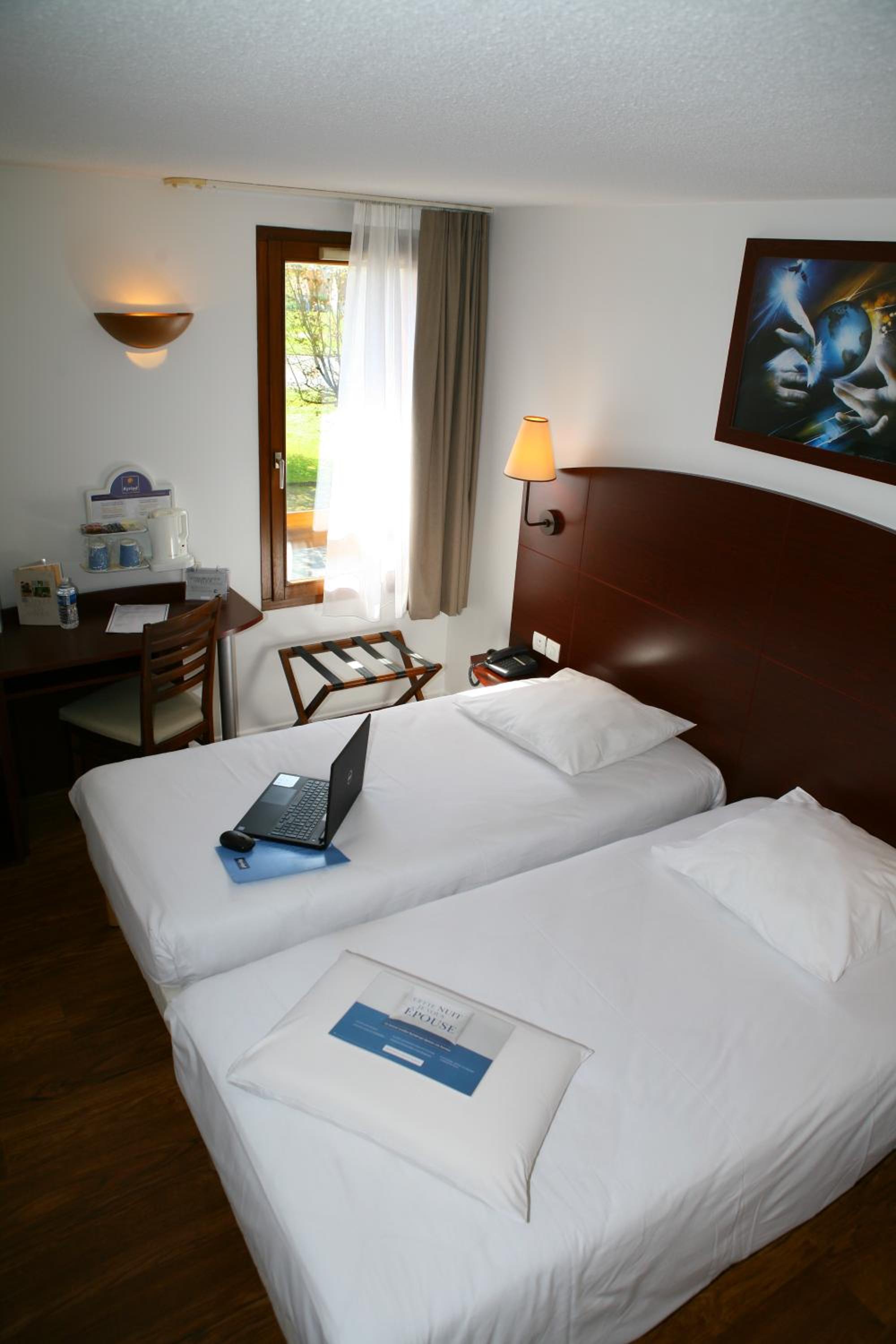 One Double Bed 2 Single Beds