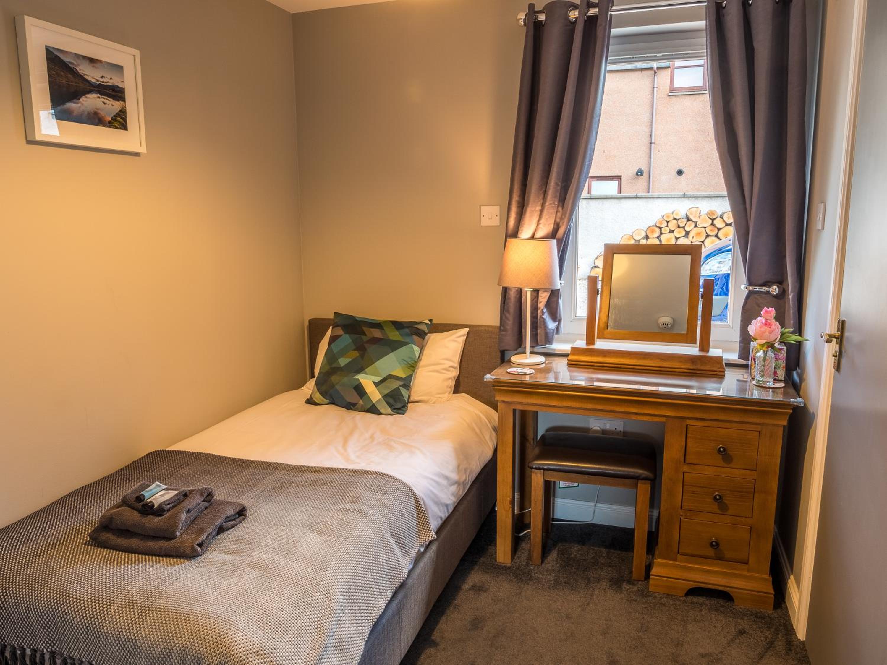 Single Room with Private Bathroom photo 1