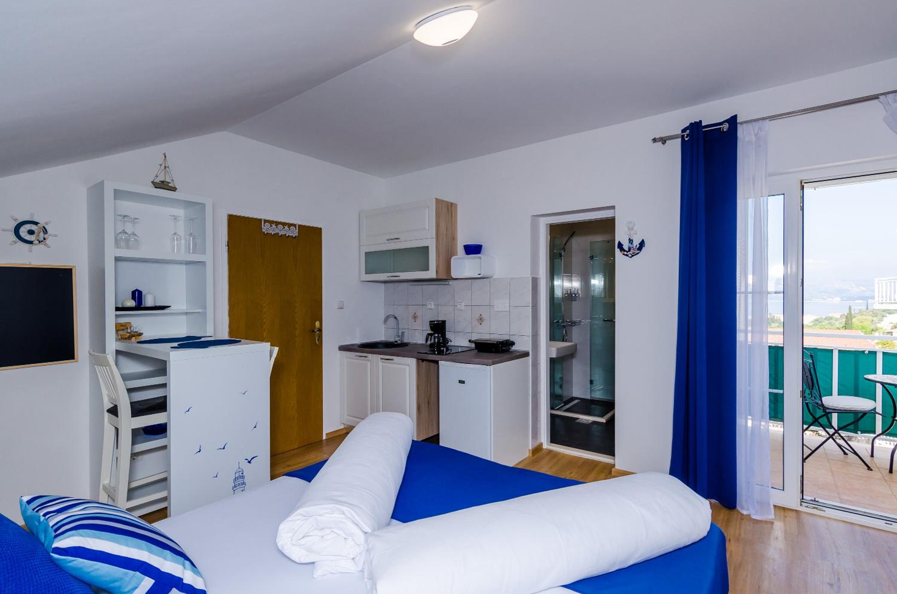 Studio Apartment with Balcony