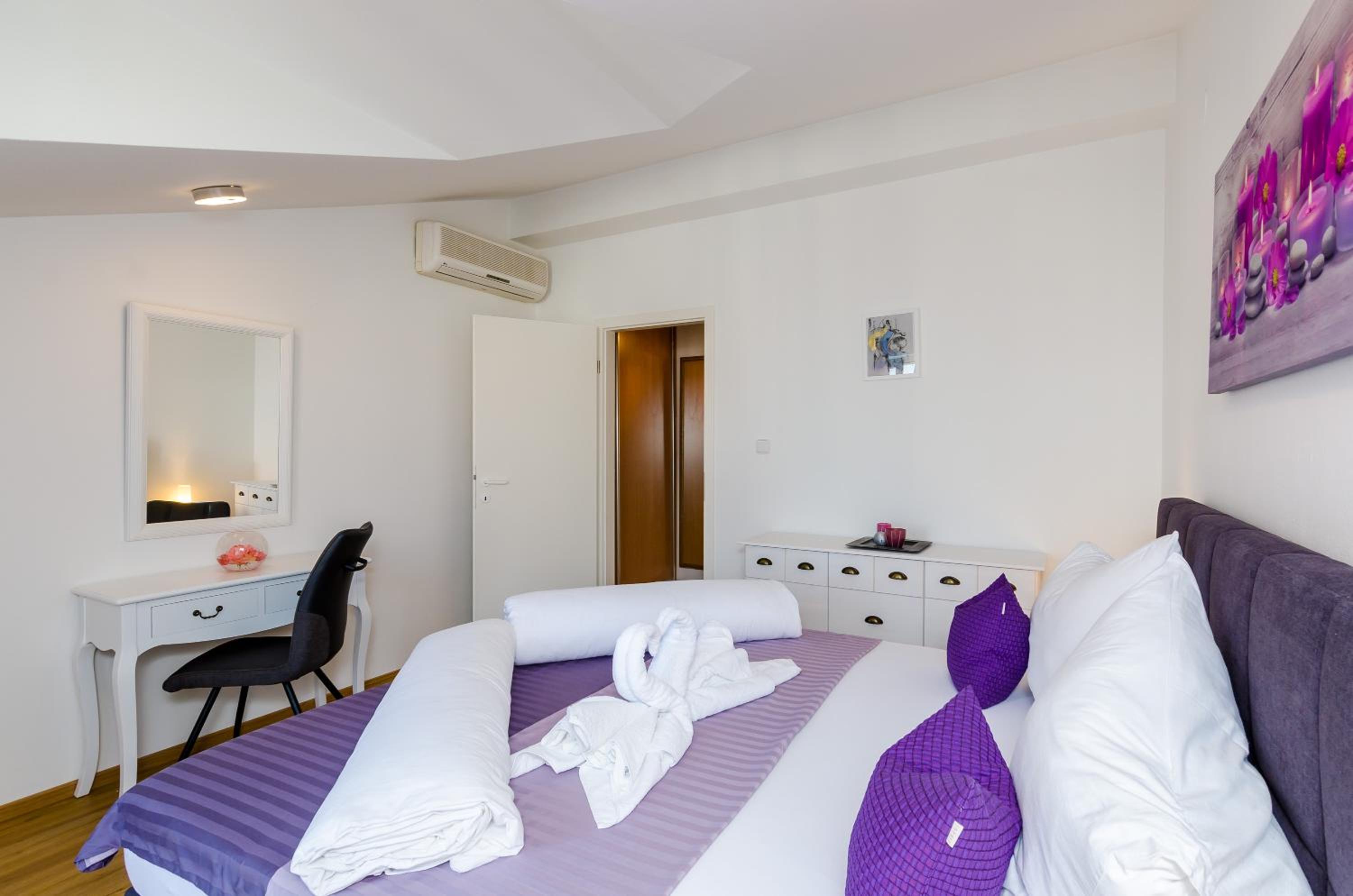 One Bedroom Apartment with Balcony photo 3
