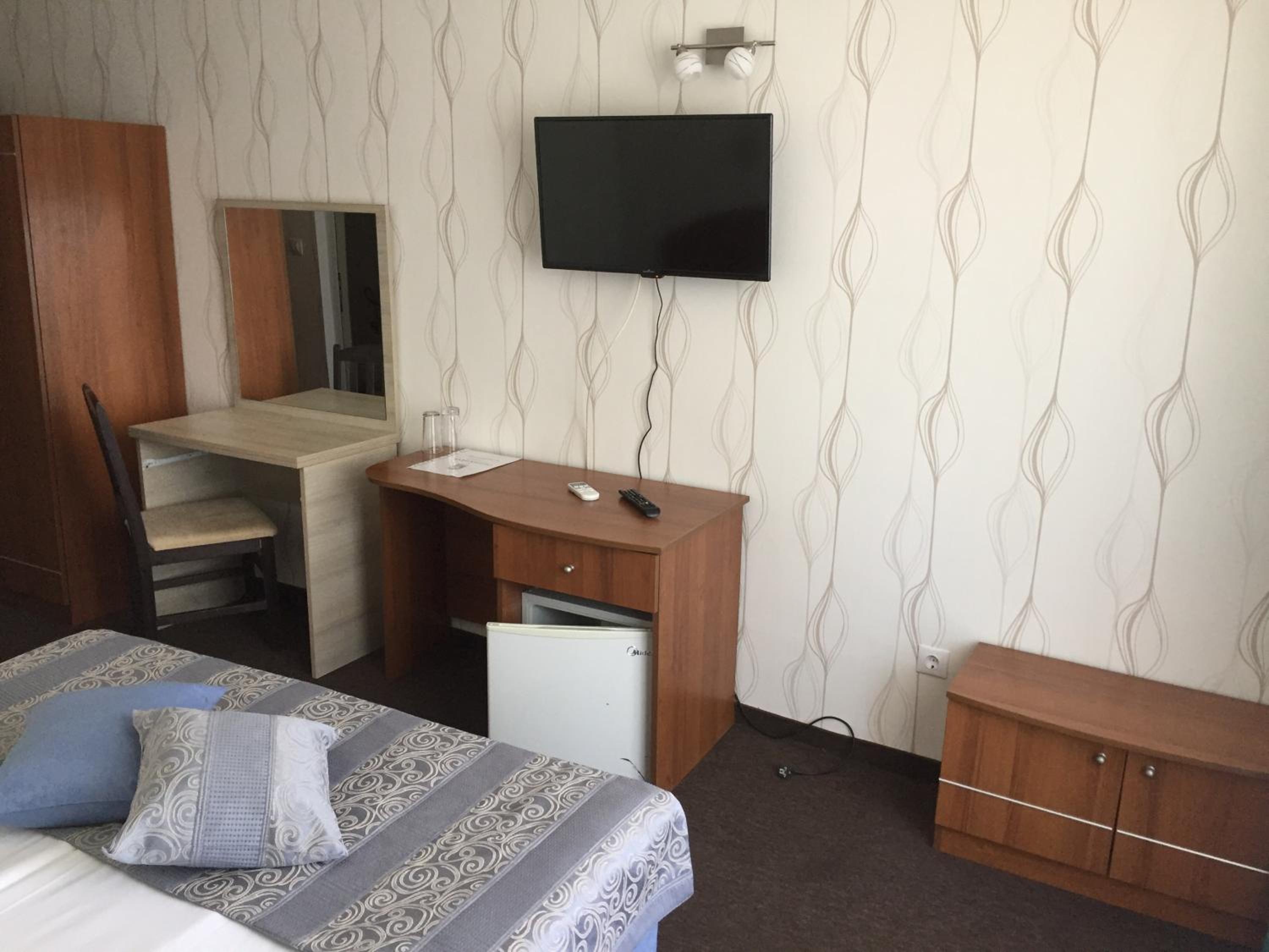 Double or Twin Room - Photo 10
