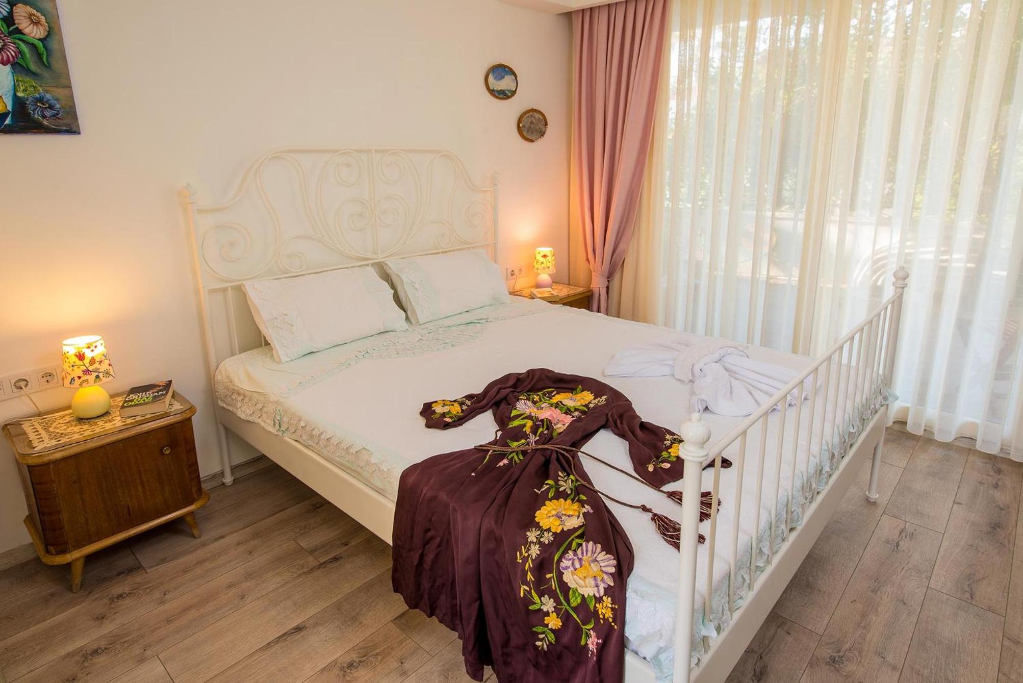 Double Room with Garden View - Photo 1