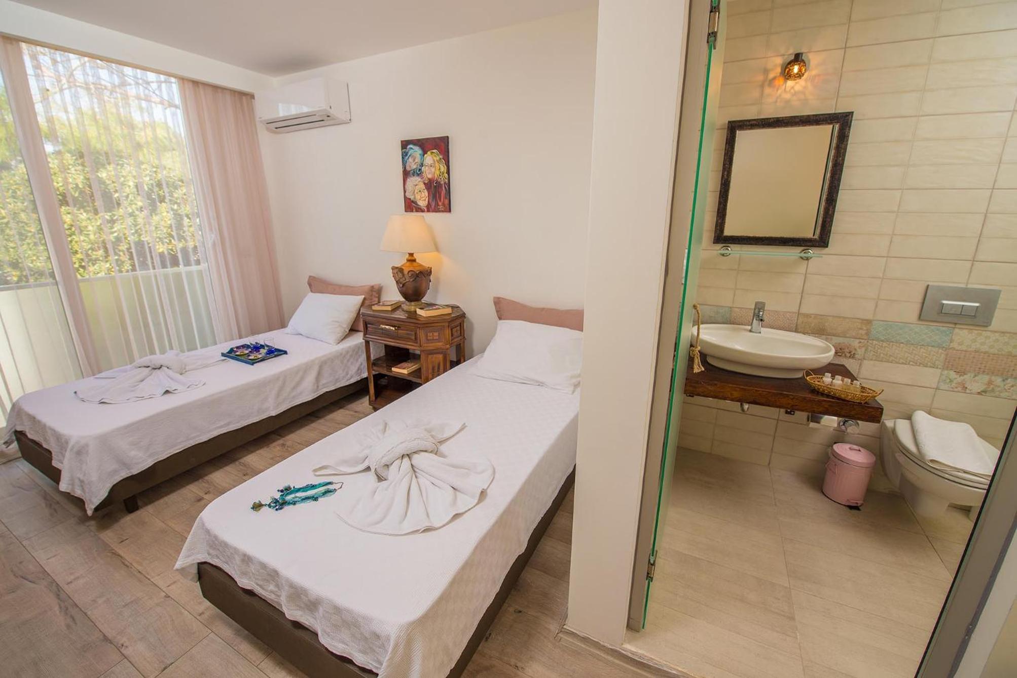 Standard Twin Room - Photo 1