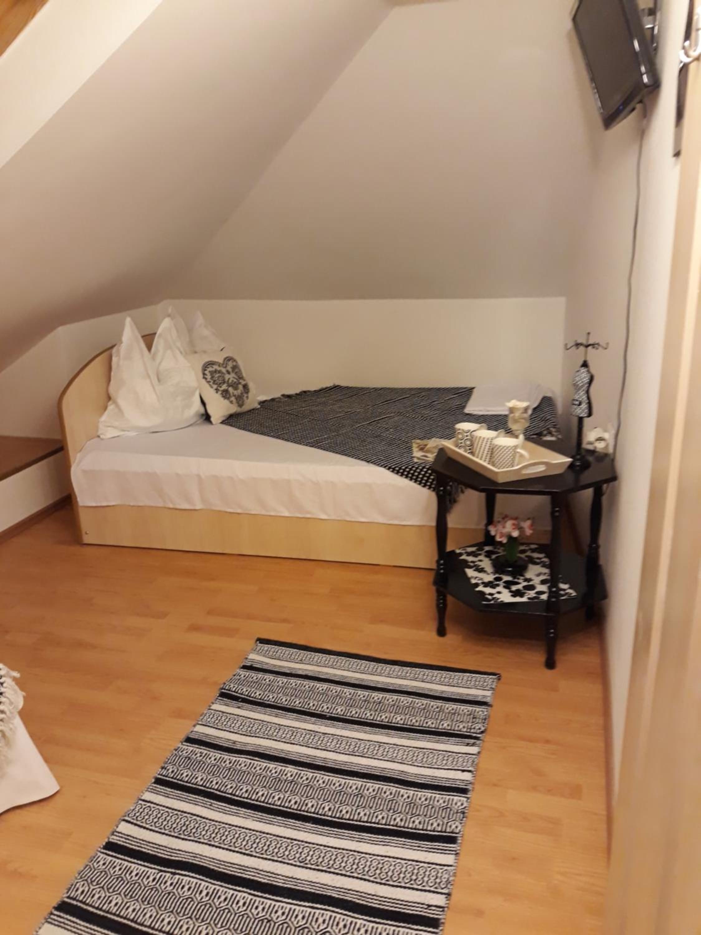 Double Room - Photo 7