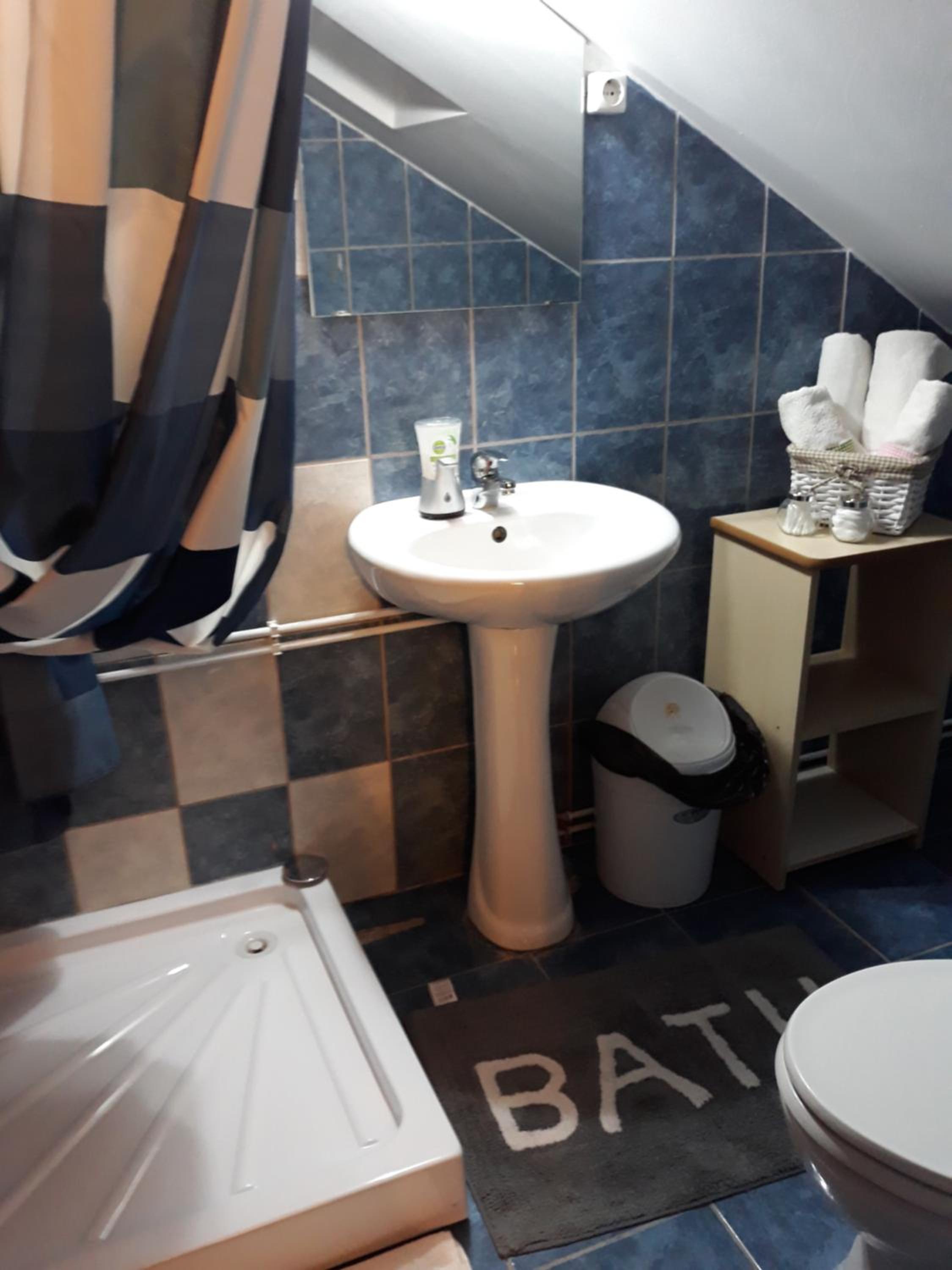 Double Room - Photo 6