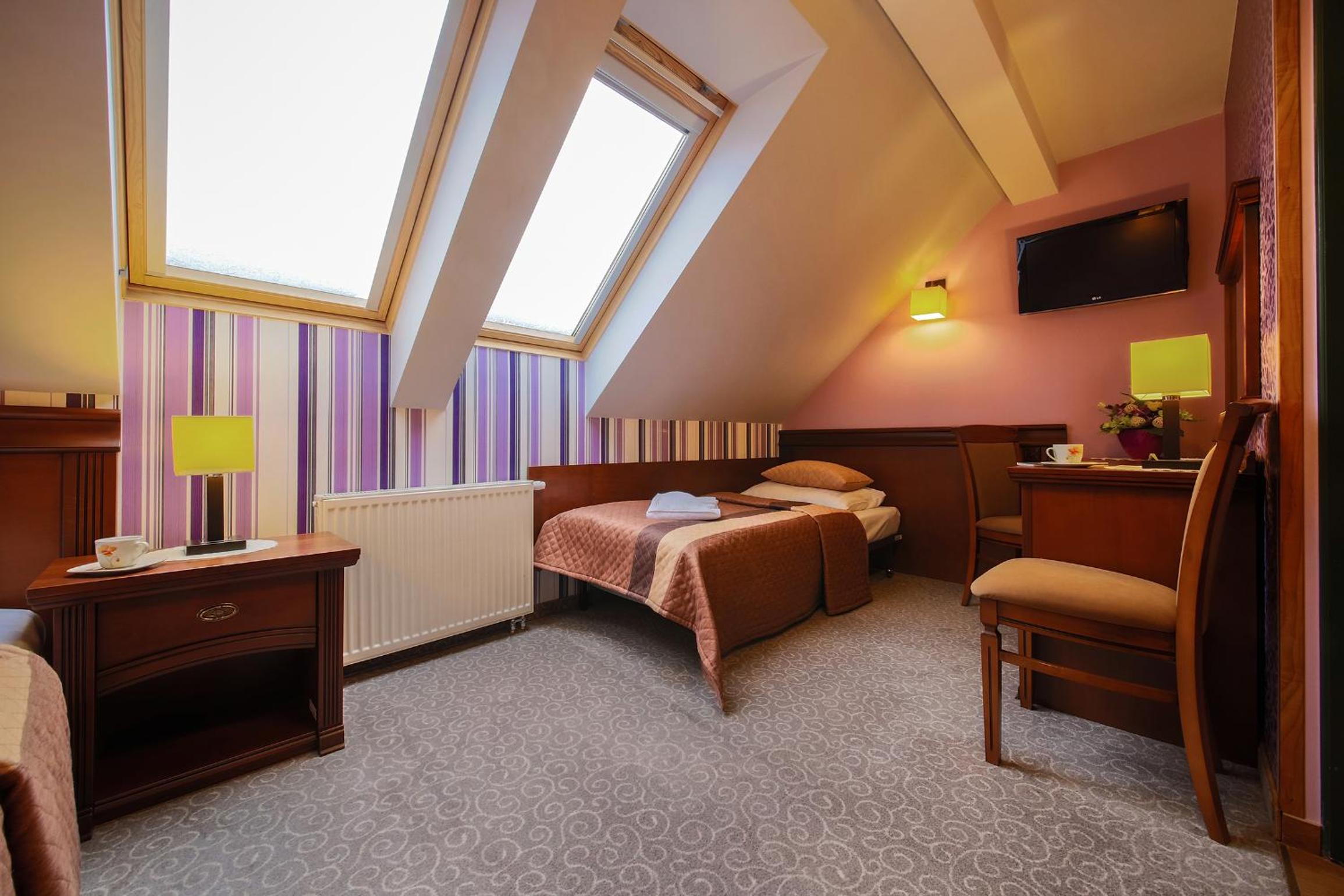 Double or Twin Room - Photo 10