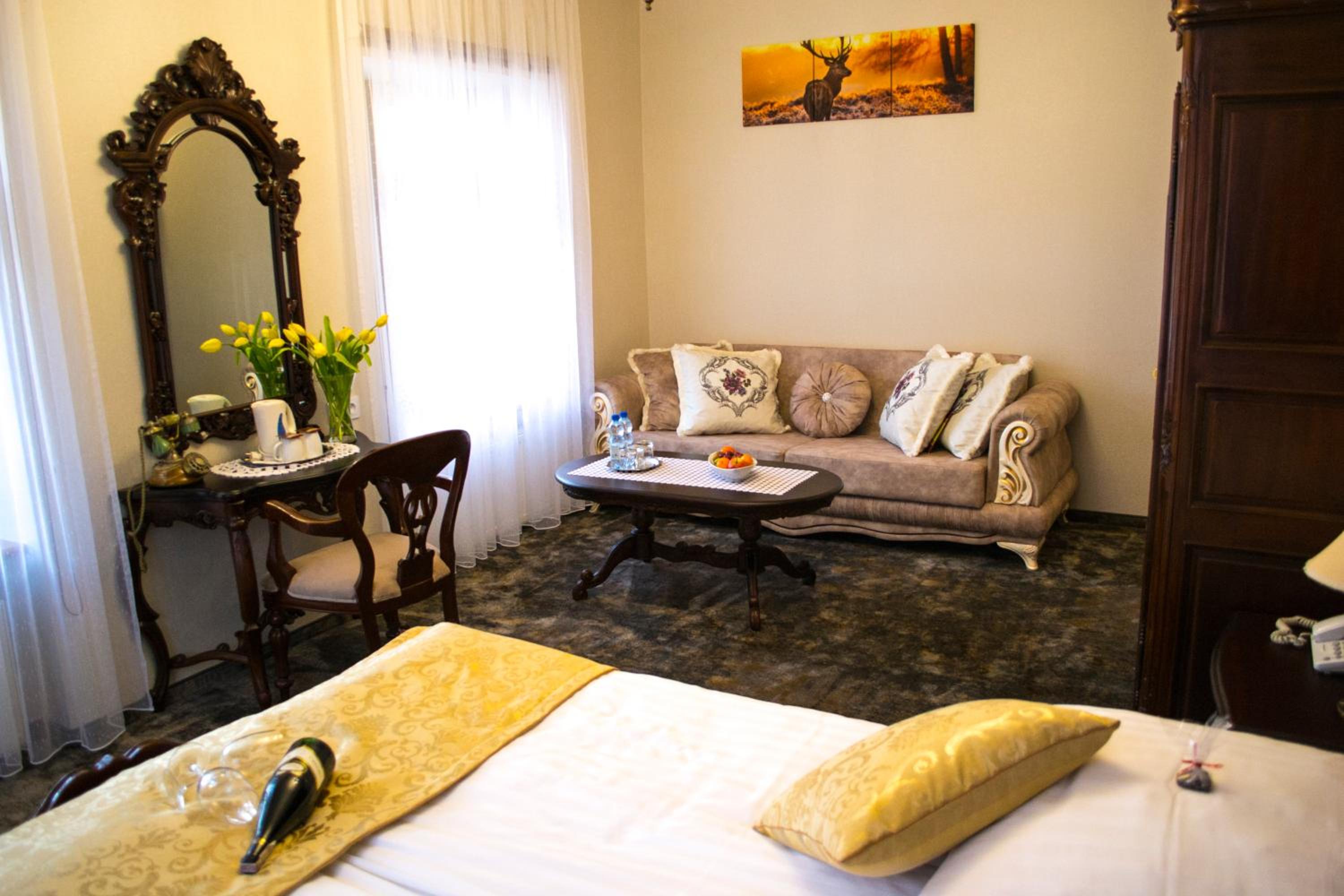 Deluxe Double Room - Photo 12