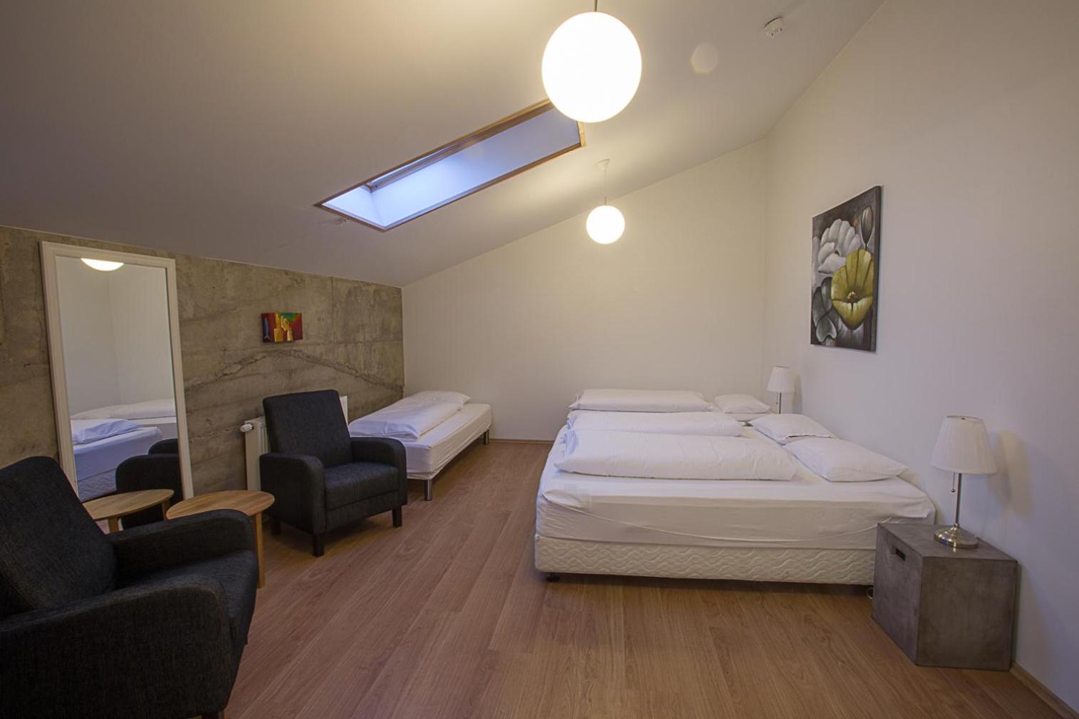 Family Room with Private Bathroom - Photo 6
