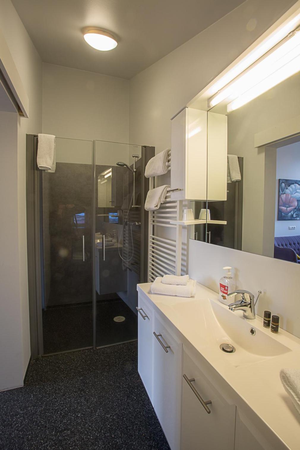Superior King Room - Photo 5