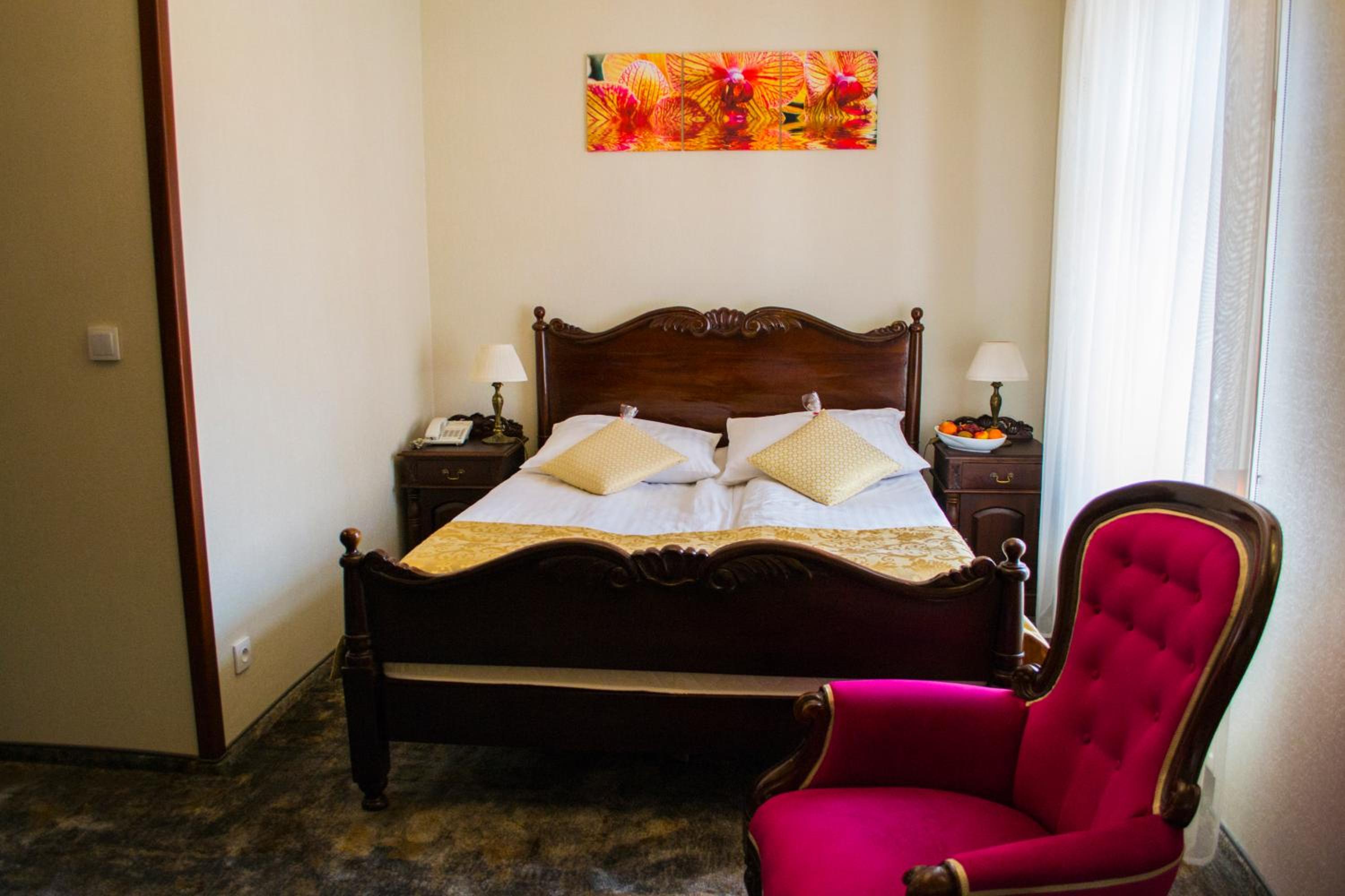 Double Room - Photo 17