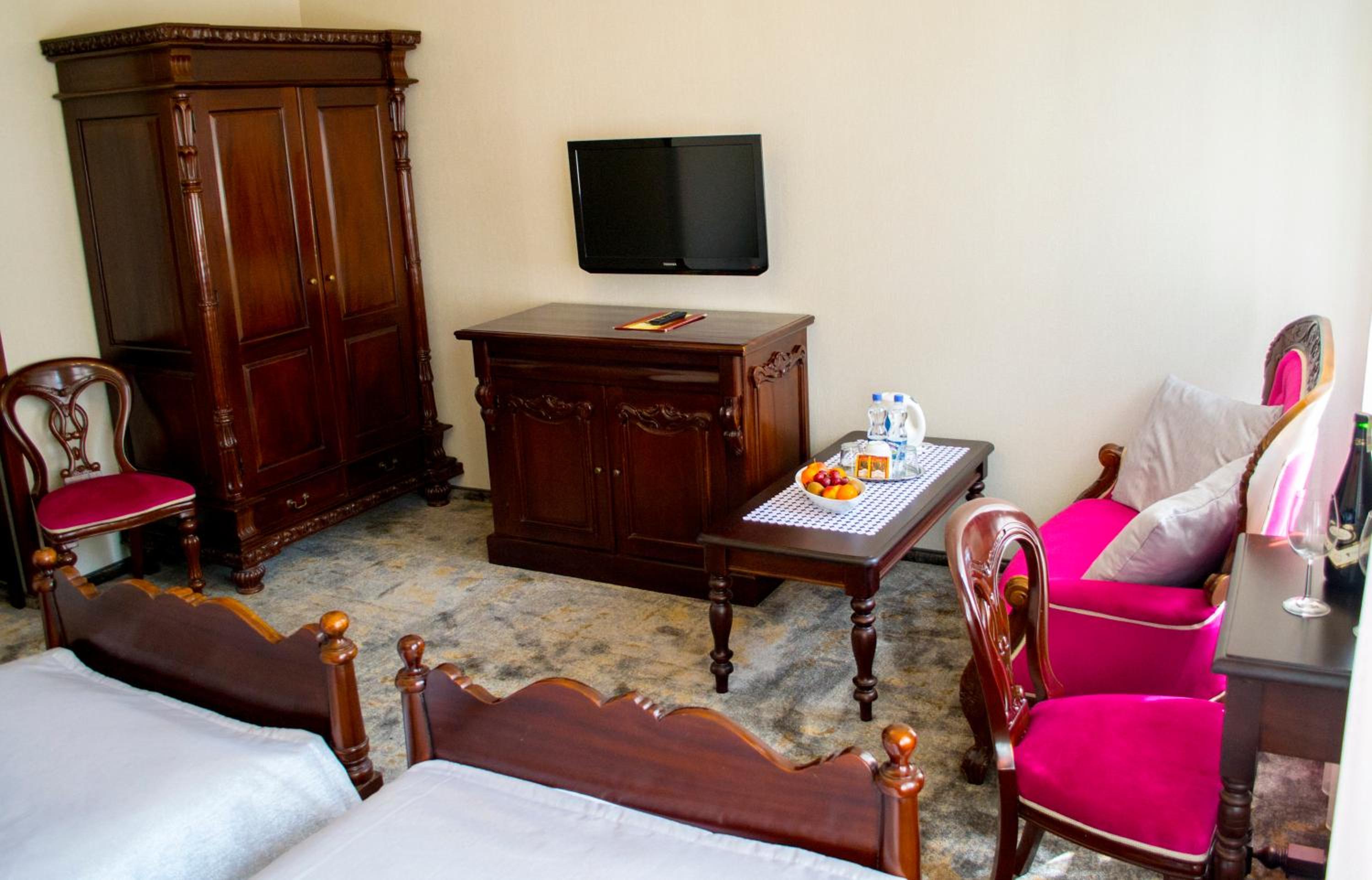 Twin Room - Photo 17