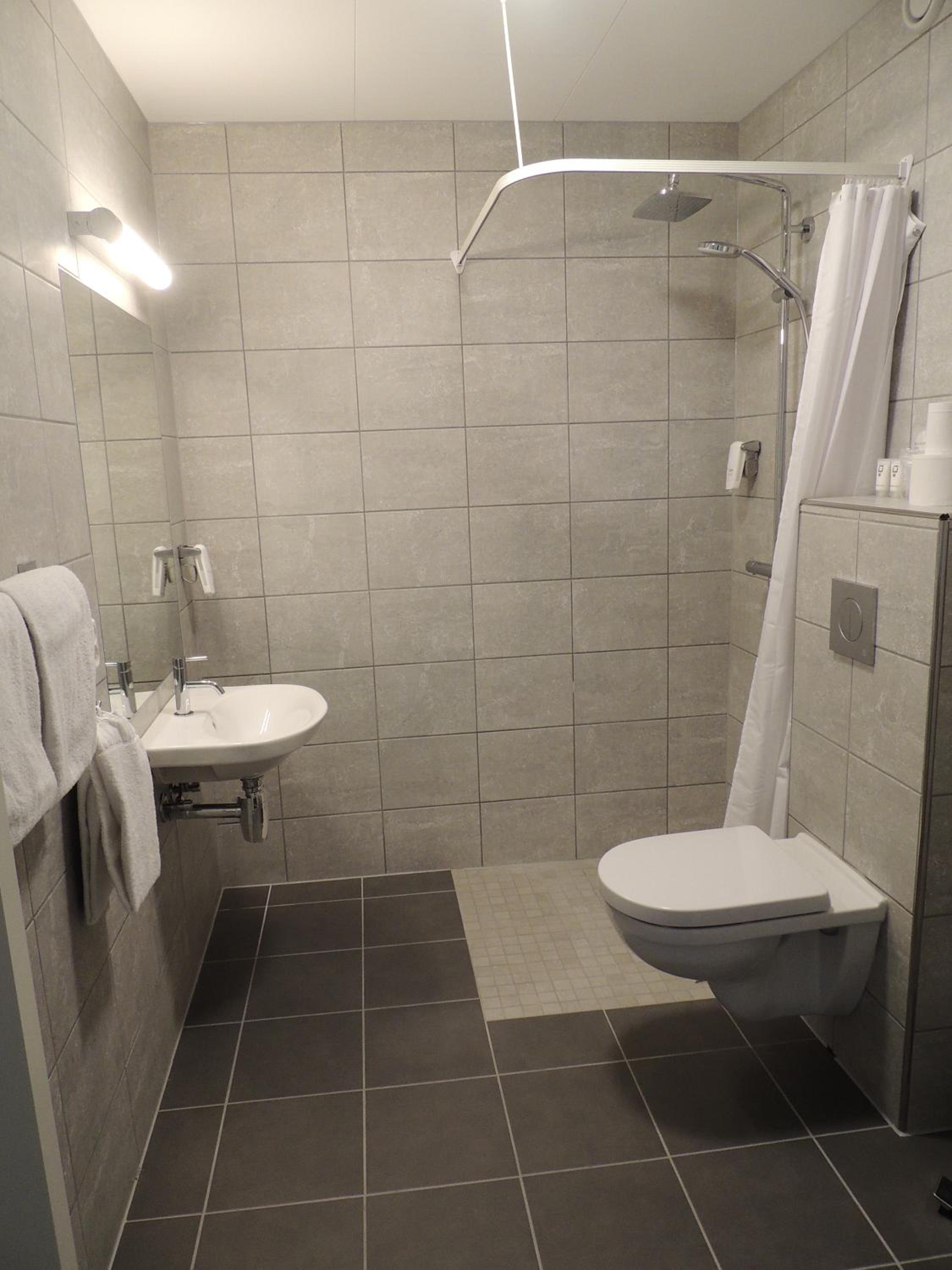 Standard Twin Room - Photo 5