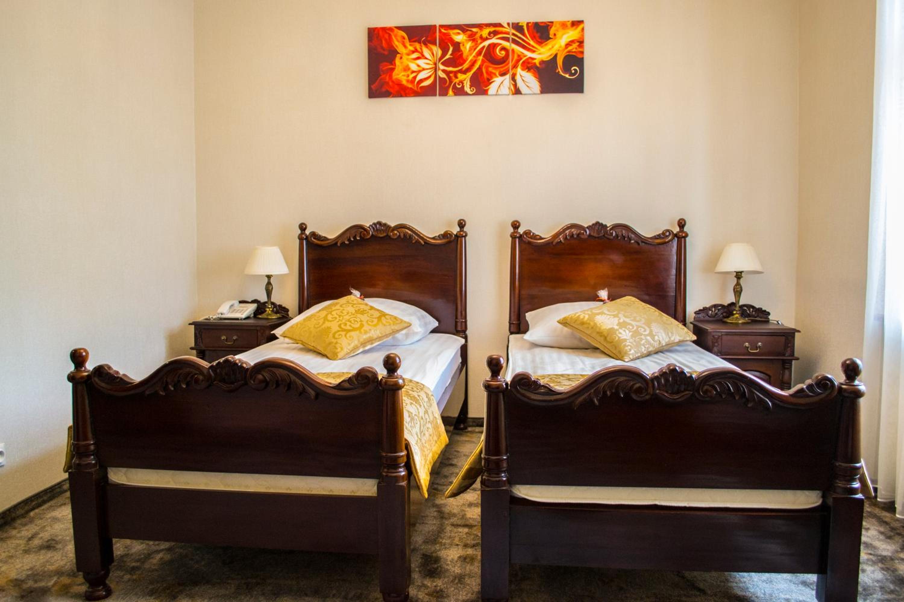 Twin Room - Photo 12