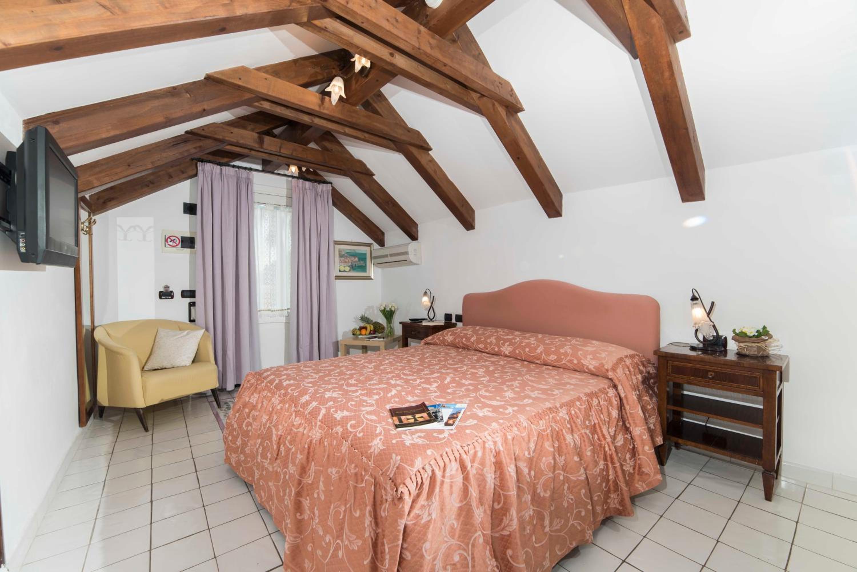Deluxe Double Room With Balcony And Sea View photo 2
