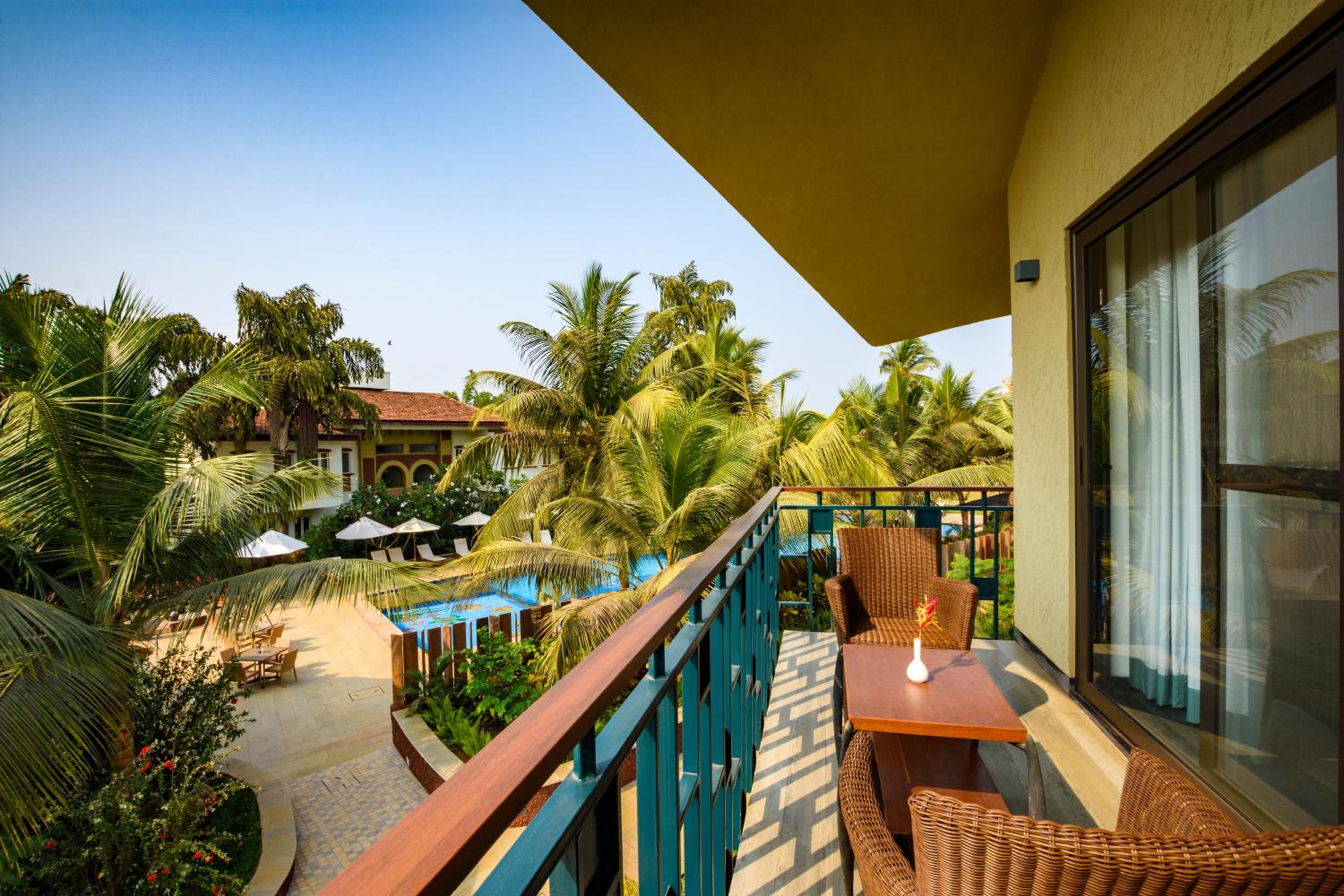 Superior Double Room with Pool View -  15% Food & Soft Beverages discount on A-la-carte (till 30th Sep) - Photo 12