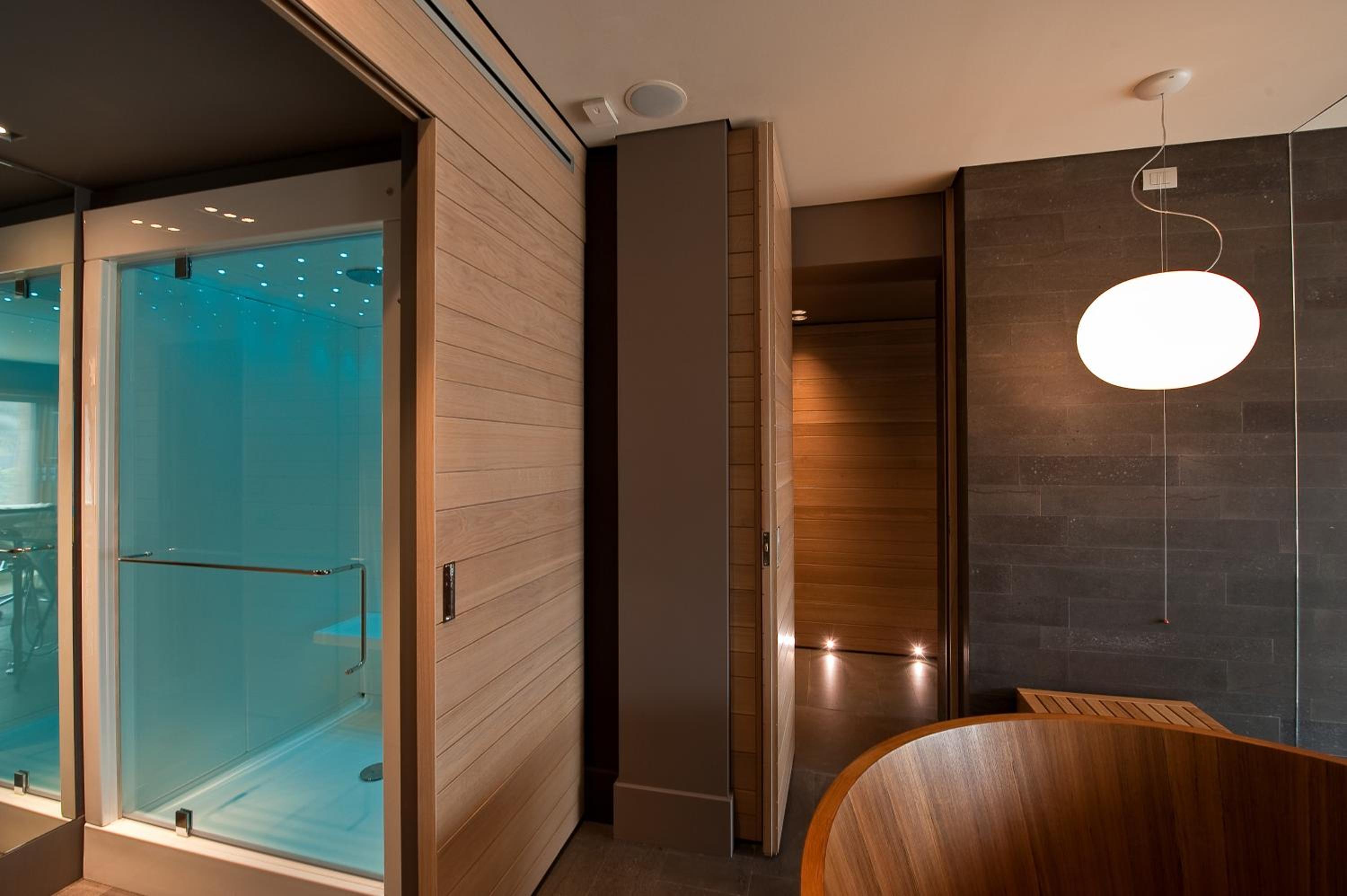 Suite - Photo 3