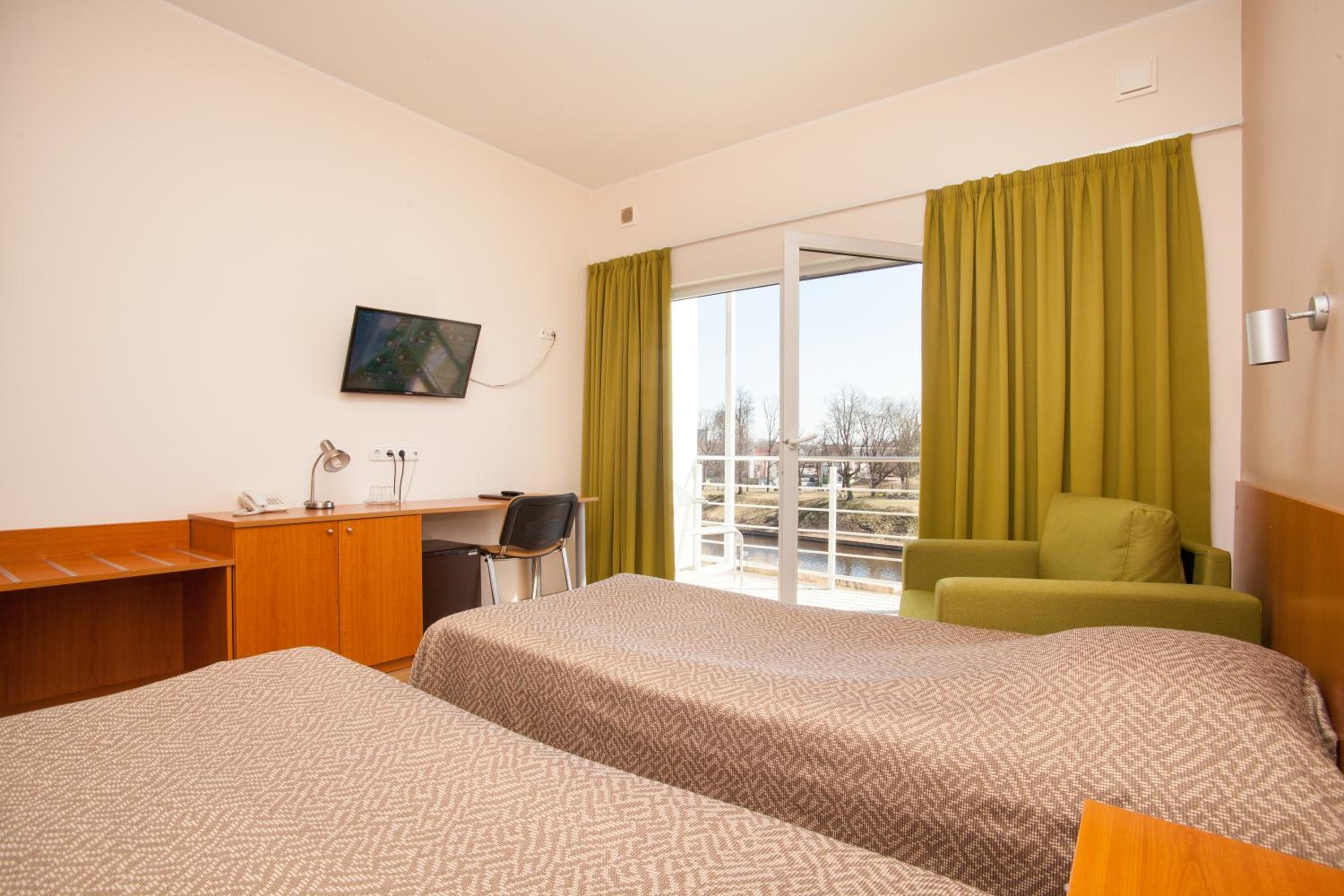 Superior Twin with balcony & Spa access - Photo 4