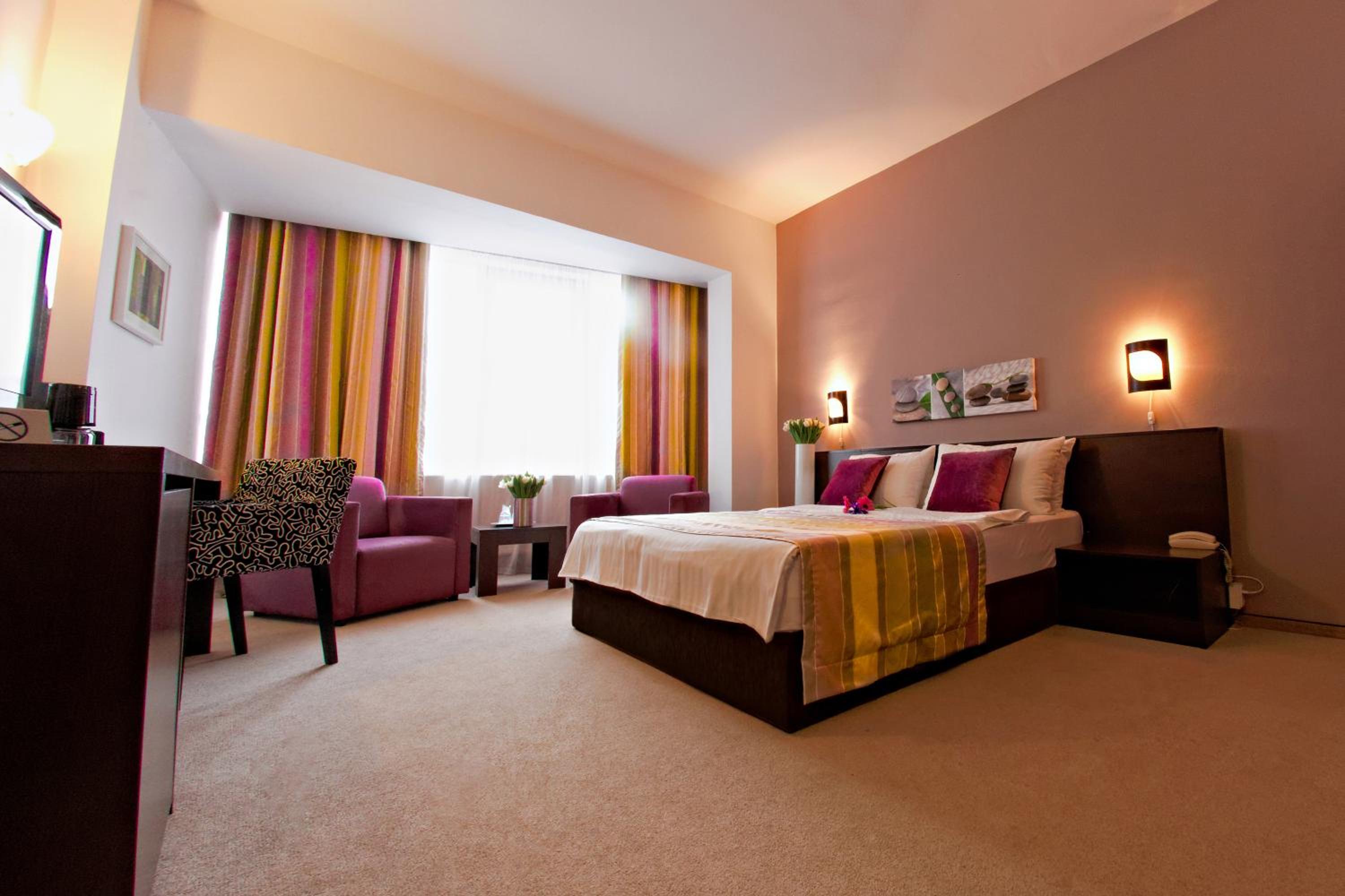 Executive Business Room - Photo 8