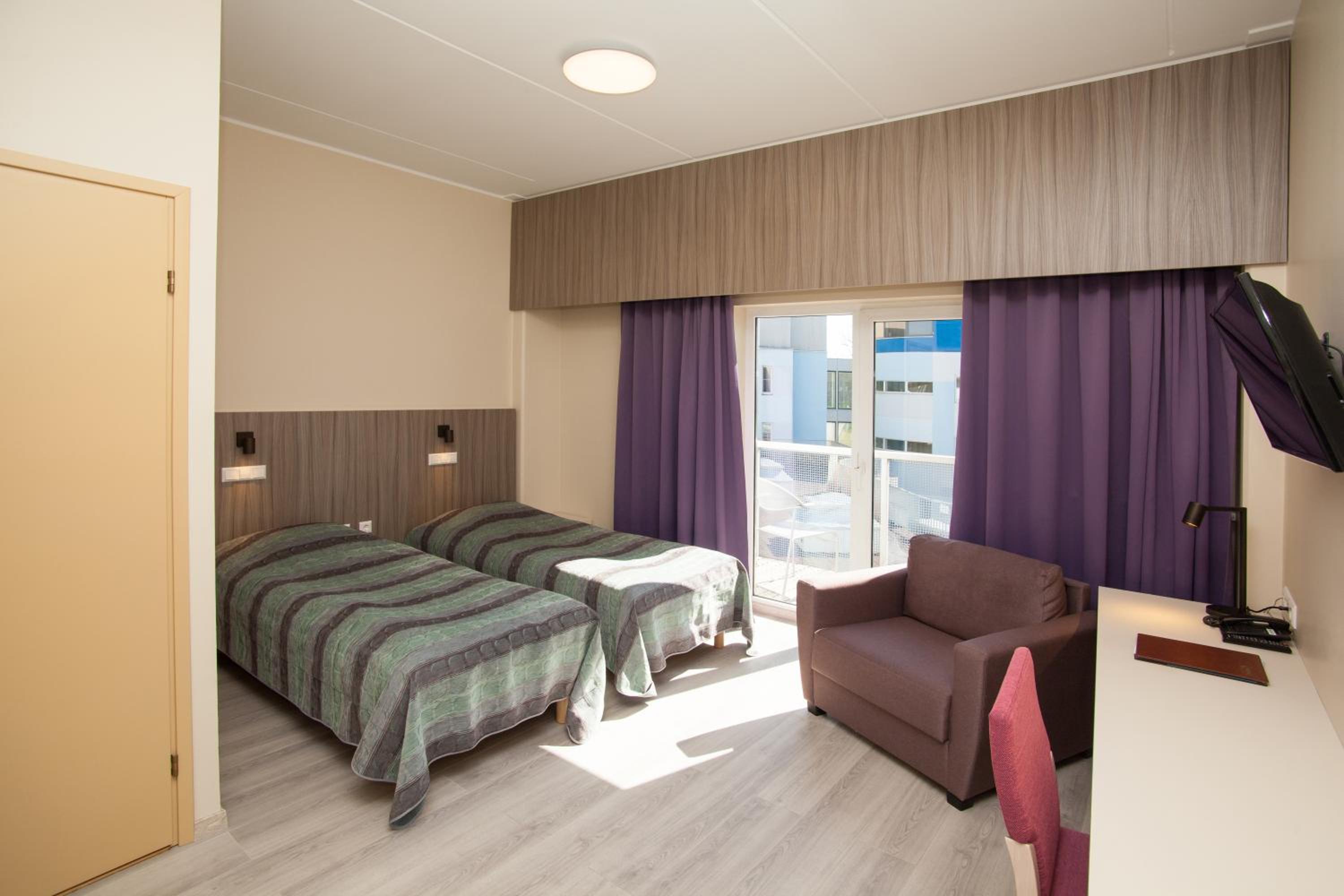 Superior Twin with balcony & Spa access - Photo 1