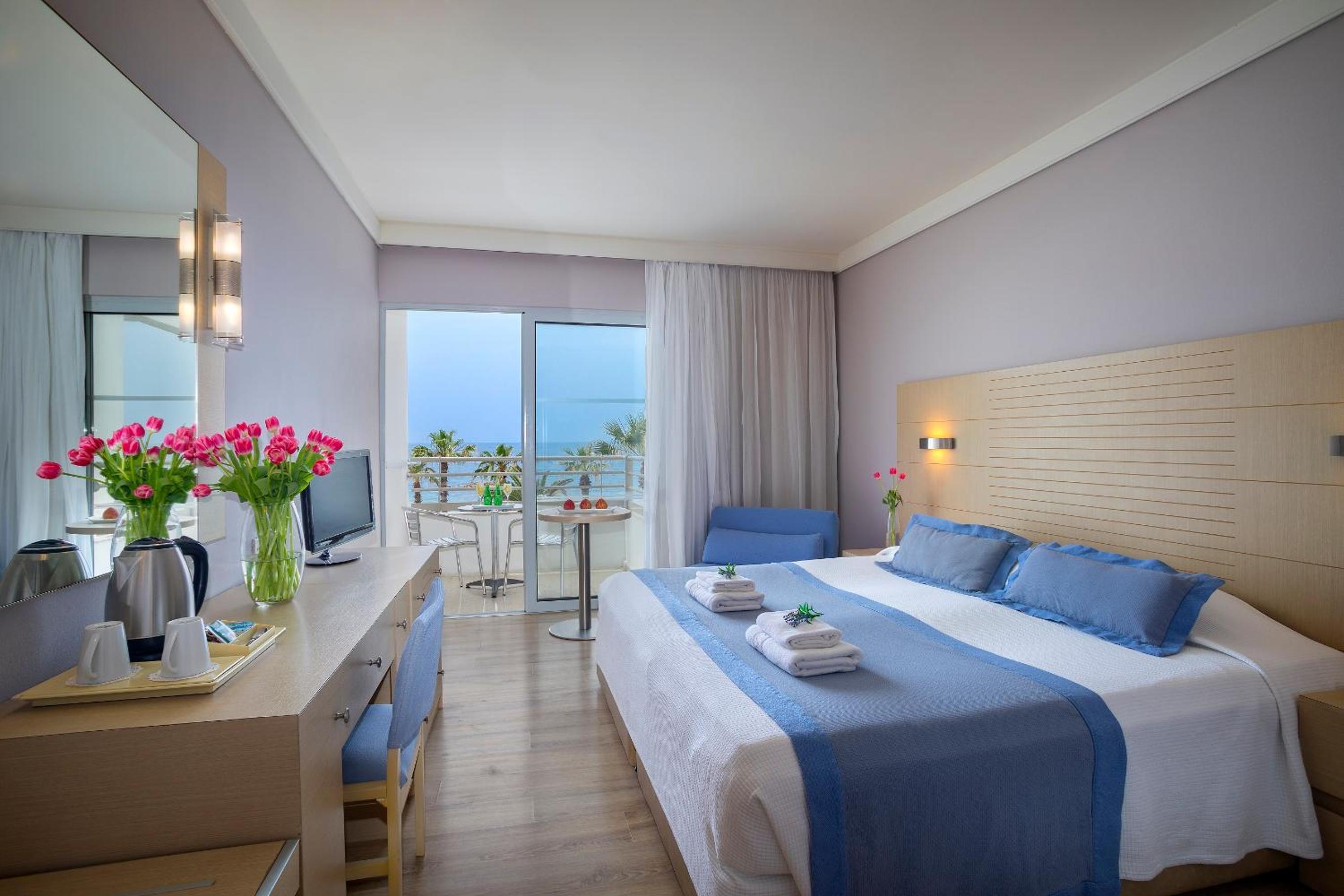 Double or Twin Room with Sea View - Photo 1