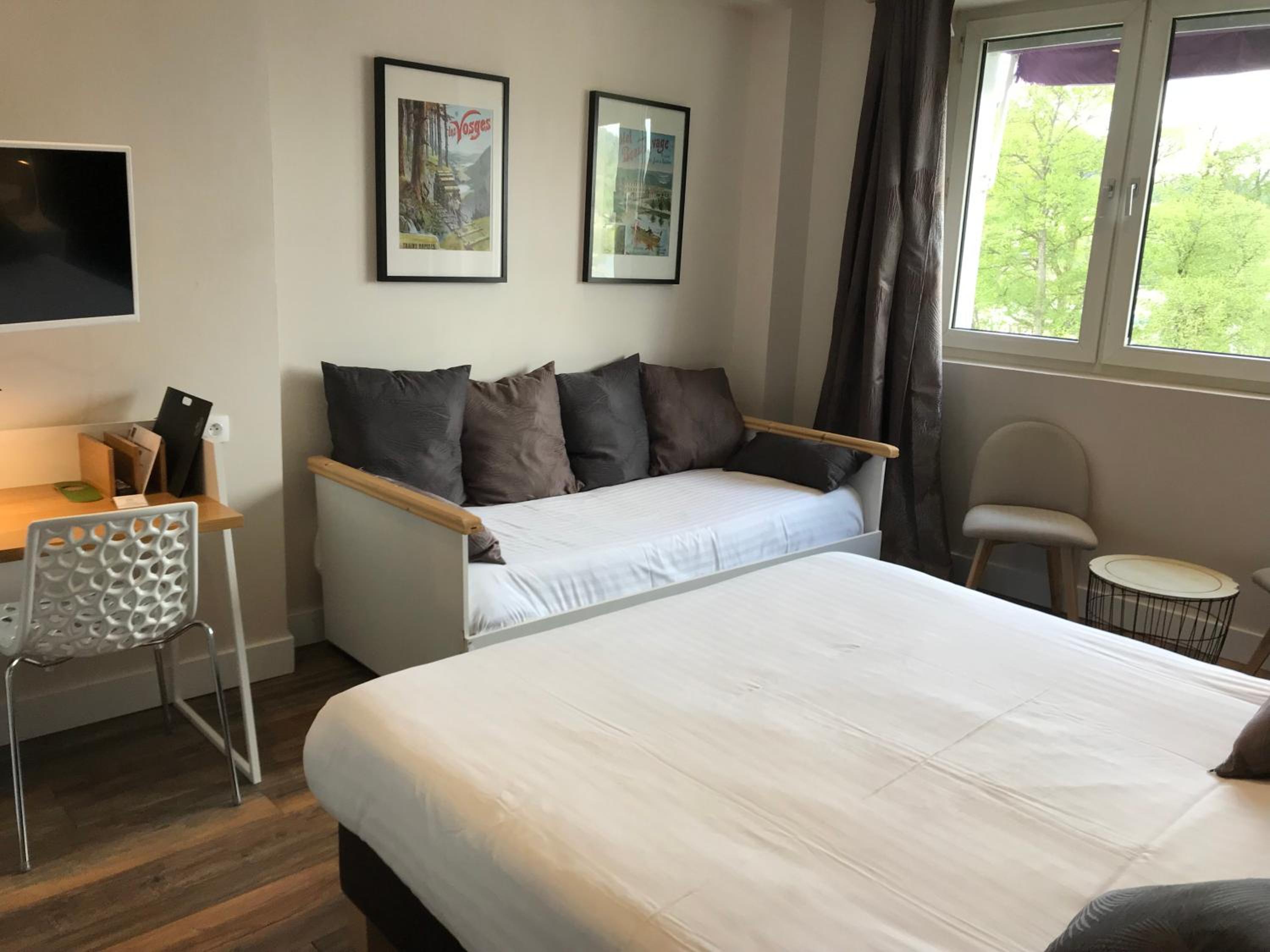 Double or Twin Room with Lake View - Photo 3