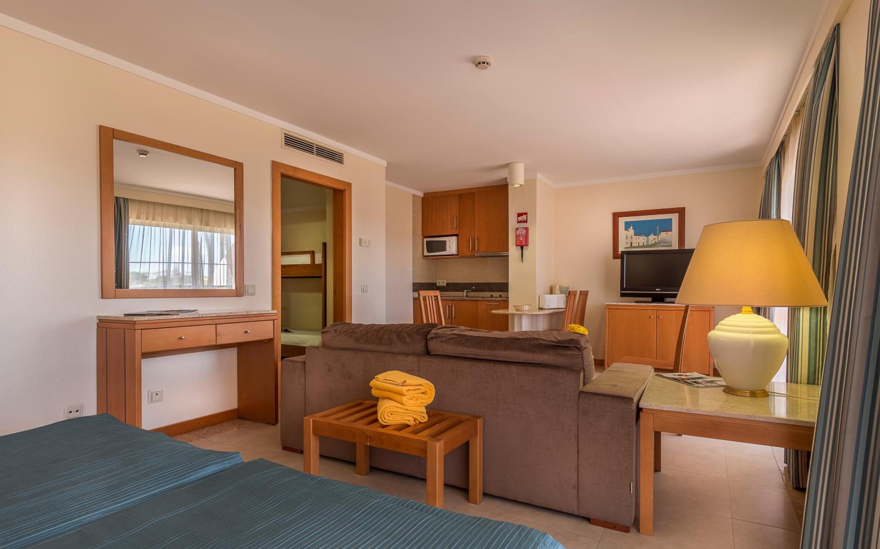 Deluxe Junior Suite thumbnail 6