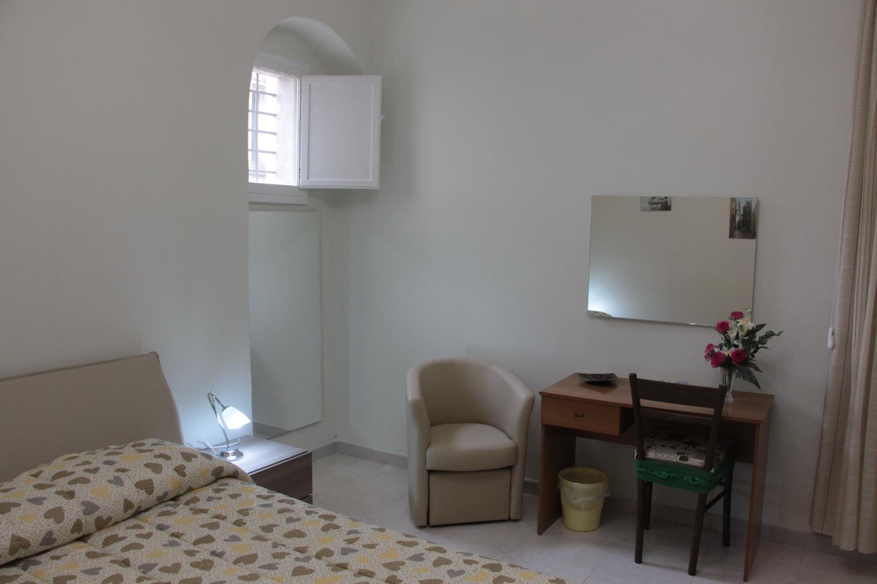 Two-Bedroom Deluxe Apartment with Balcony - Photo 5