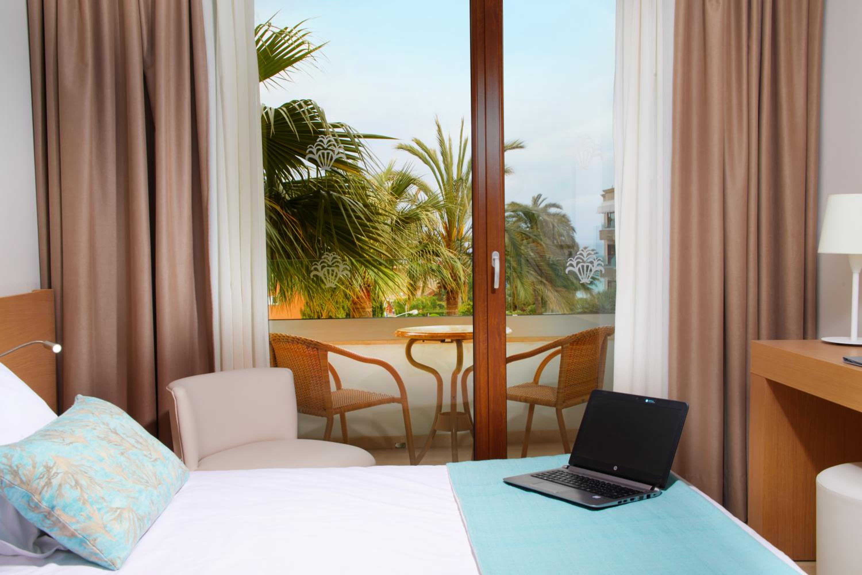 Superior Double or Twin Room with Partial Sea View
