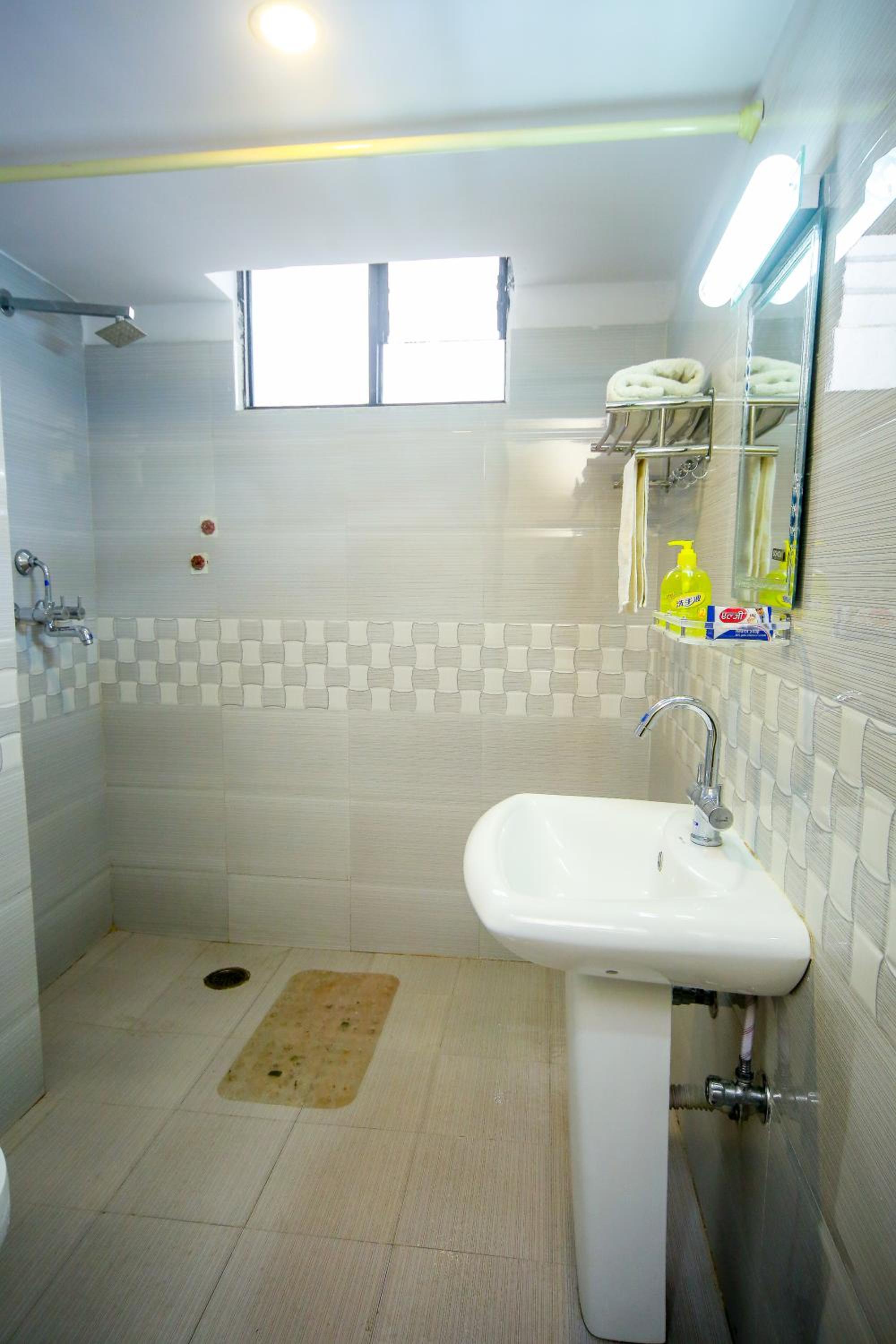 Deluxe Triple Room - Photo 9