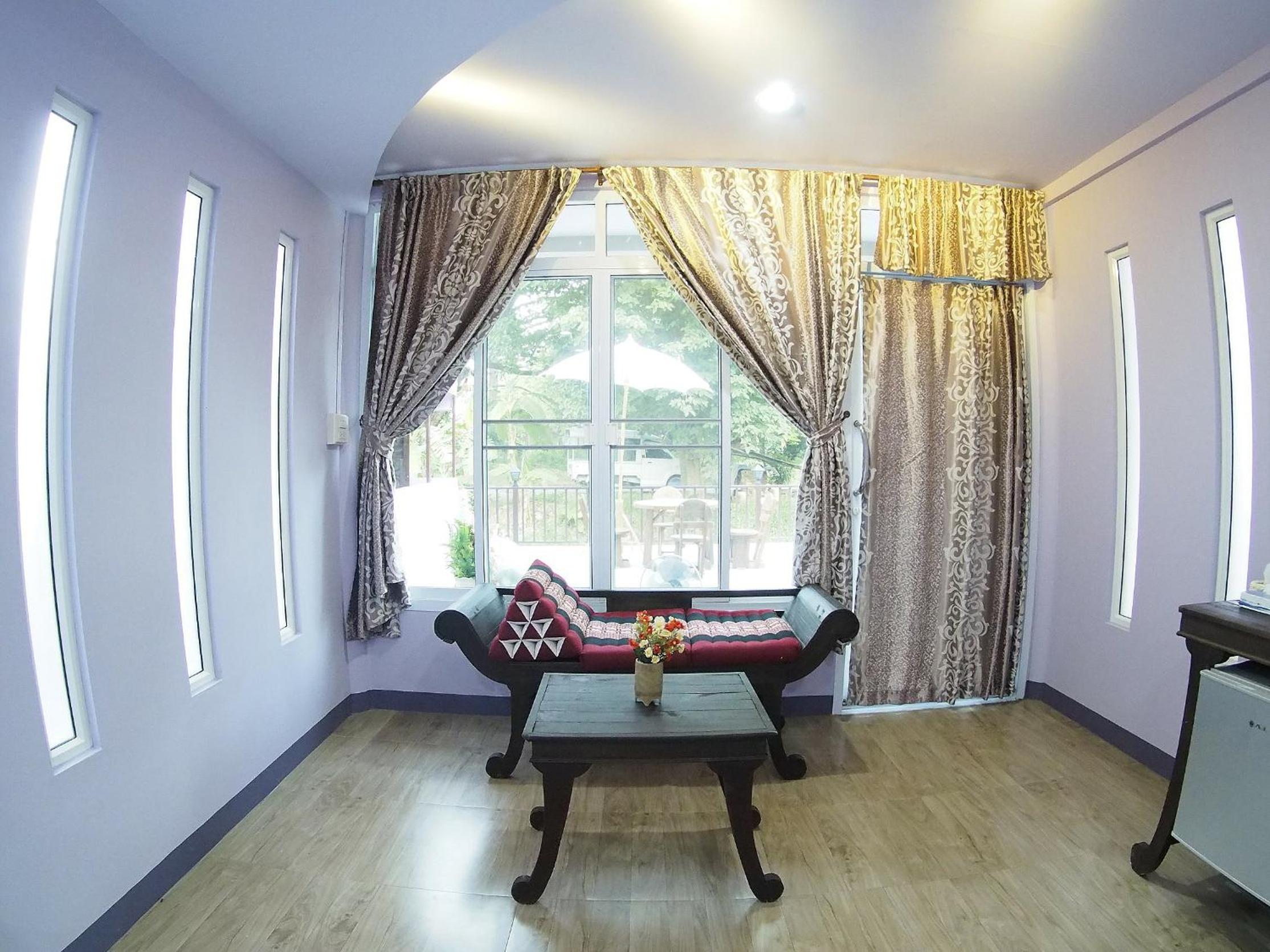 Twin Room with Private Bathroom - Photo 7